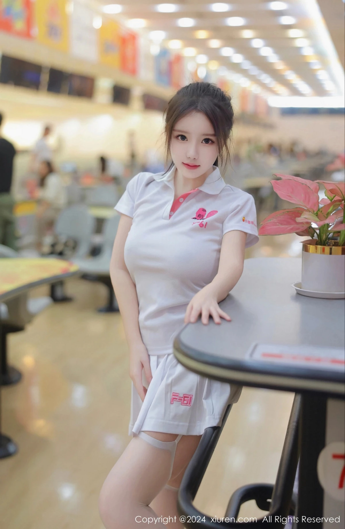 秀人集.com_[XiuRen秀人网]No.8118_模特小薯条nienie球馆场景性感运动短裙套装秀丰腴身材诱惑写真80P