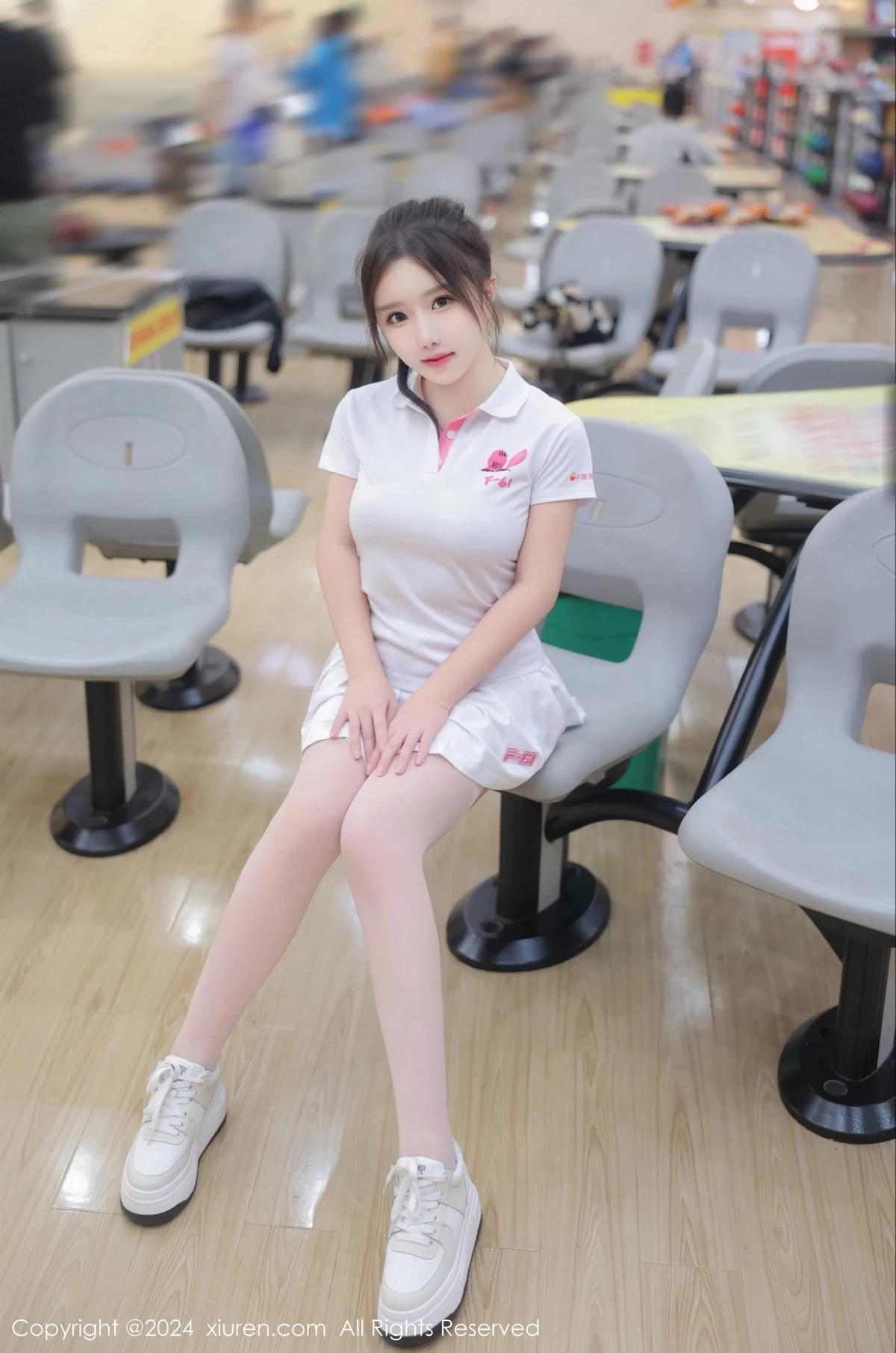 秀人集.com_[XiuRen秀人网]No.8118_模特小薯条nienie球馆场景性感运动短裙套装秀丰腴身材诱惑写真80P