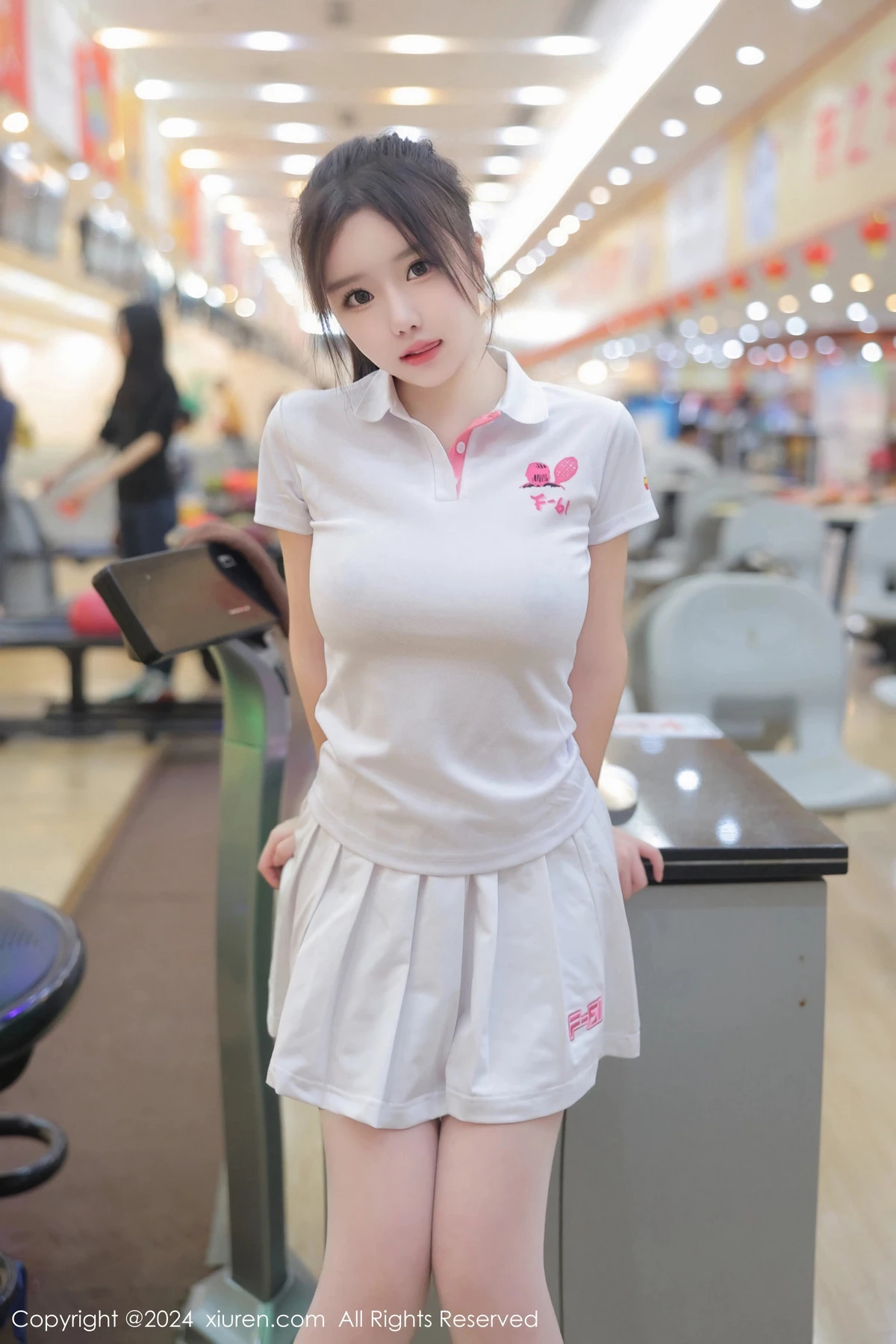 秀人集.com_[XiuRen秀人网]No.8118_模特小薯条nienie球馆场景性感运动短裙套装秀丰腴身材诱惑写真80P