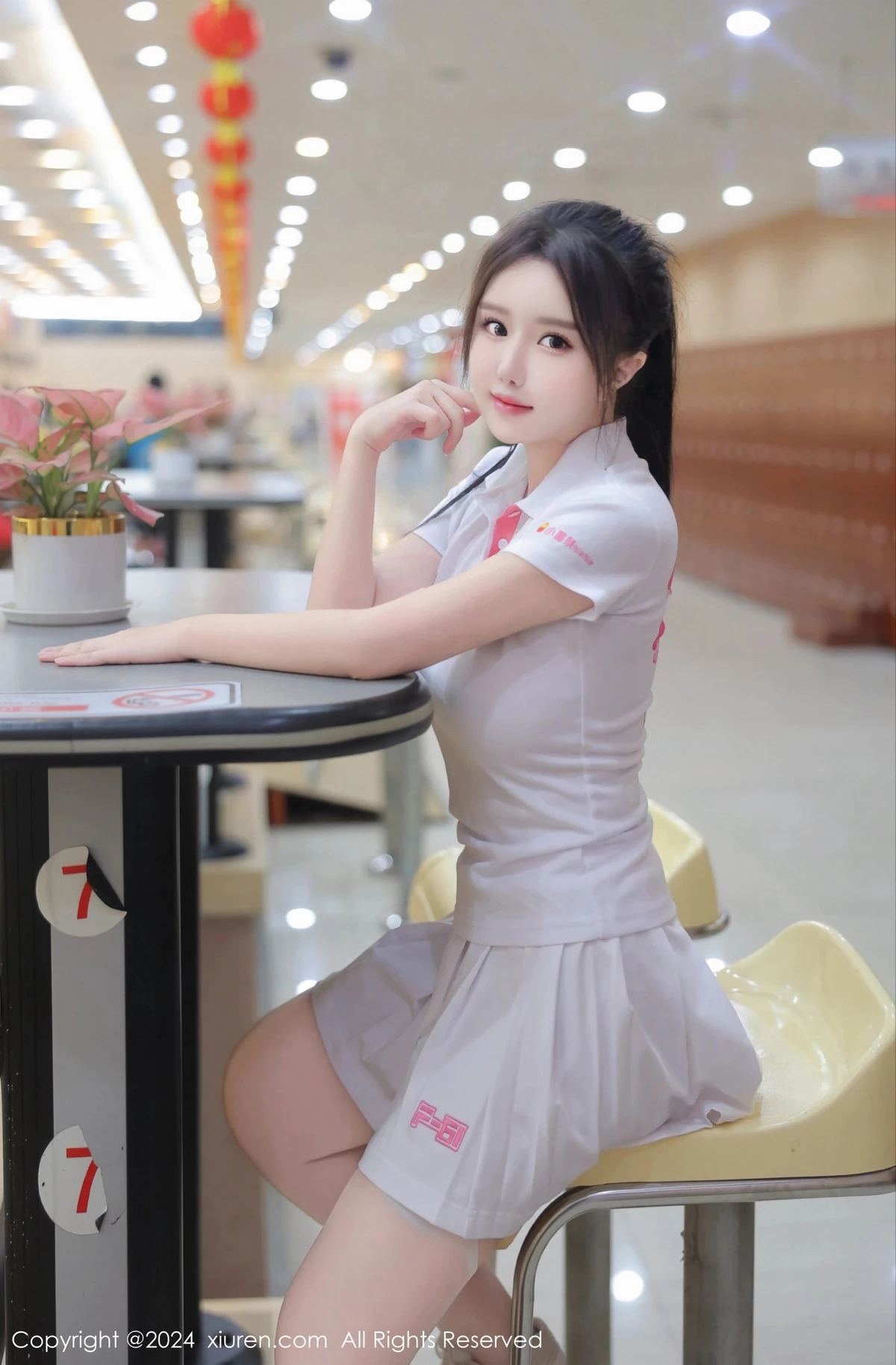 秀人集.com_[XiuRen秀人网]No.8118_模特小薯条nienie球馆场景性感运动短裙套装秀丰腴身材诱惑写真80P