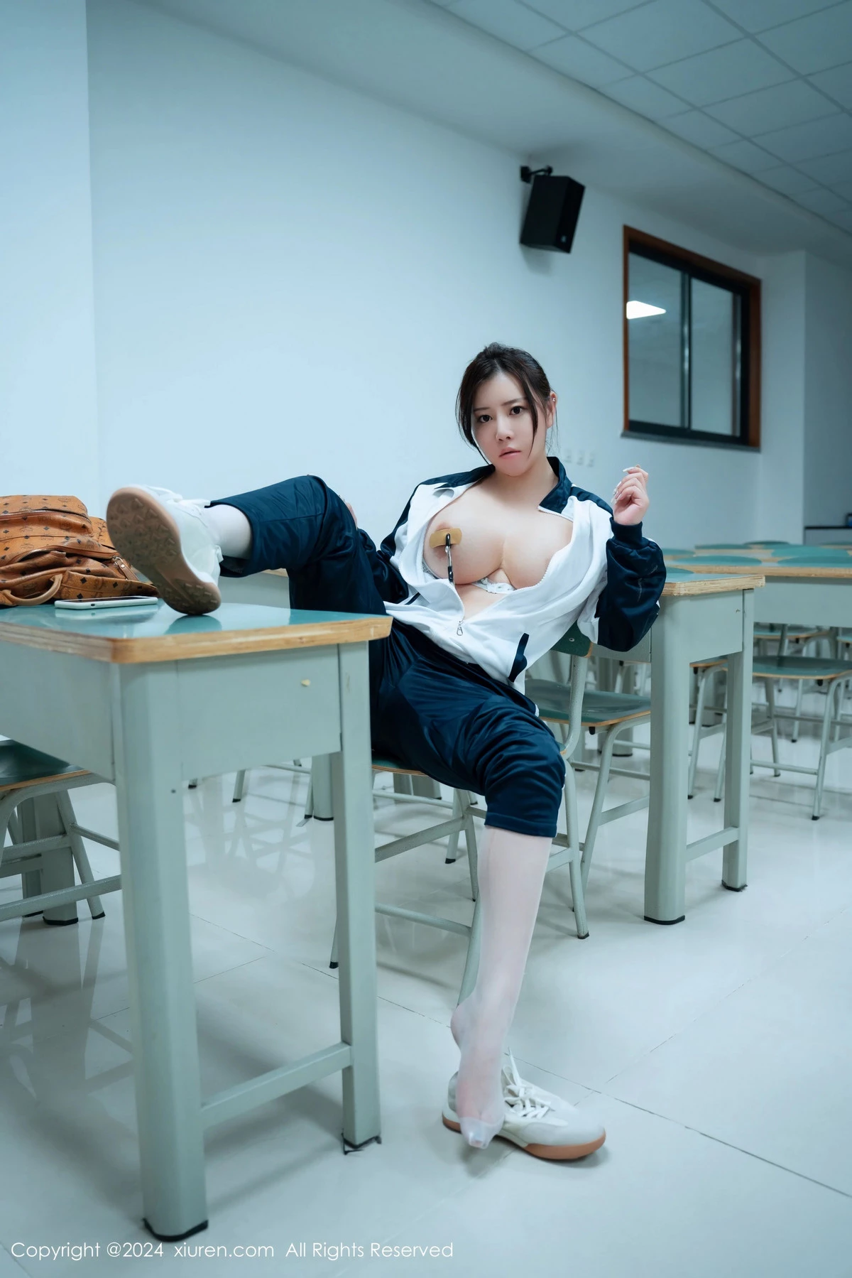 秀人集.com_[XiuRen秀人网]No.8122_模特王婉悠Queen教师场景性感学生制服秀丰腴身材惹火诱惑写真80P