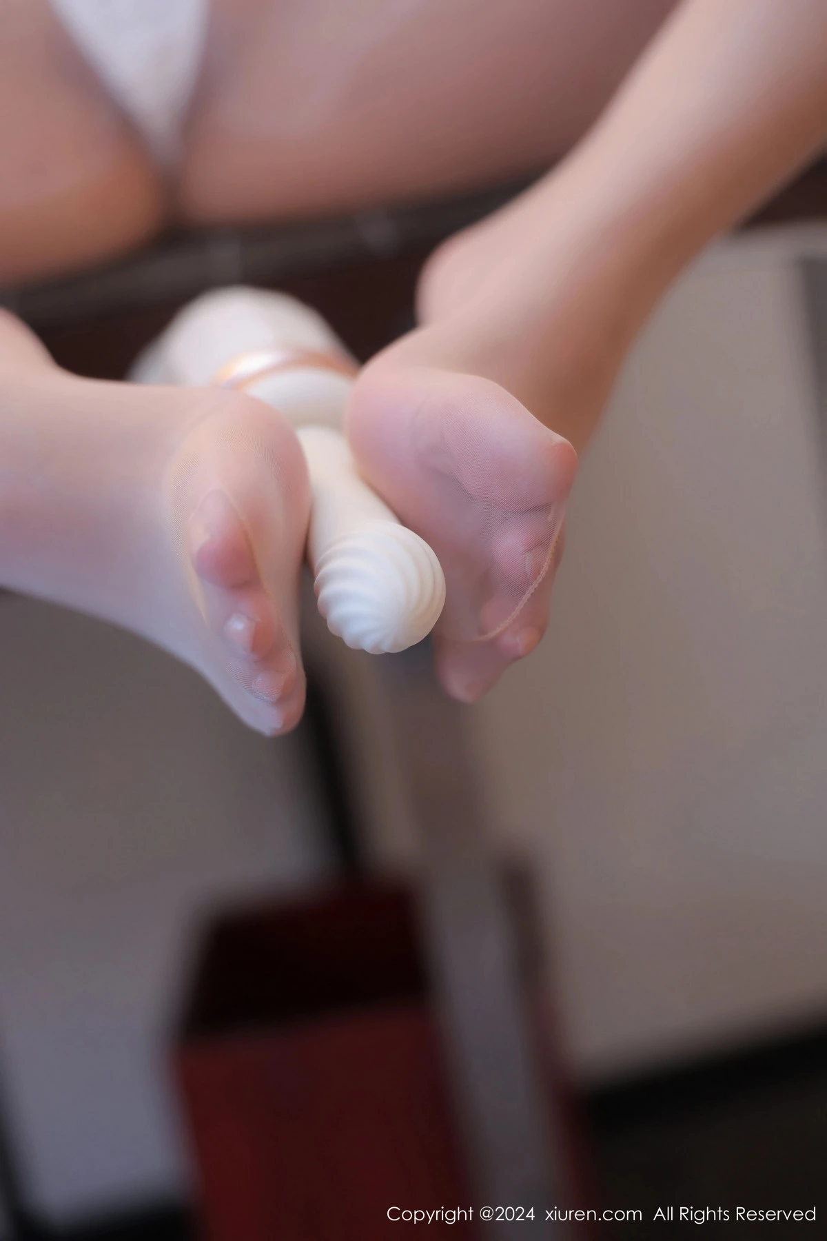 秀人集.com_[XiuRen秀人网]No.8119_模特小泡芙winna性感白色连衣裙配油亮肉丝秀丰腴身材诱惑写真80P