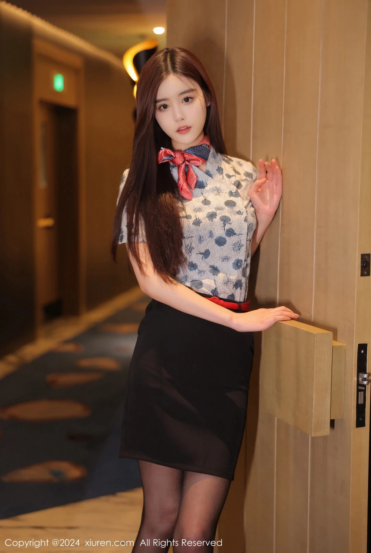 秀人集.com_[XiuRen秀人网]No.8125_模特晚苏susu性感空姐制服露黑色蕾丝内衣配超薄黑丝魅惑写真81P