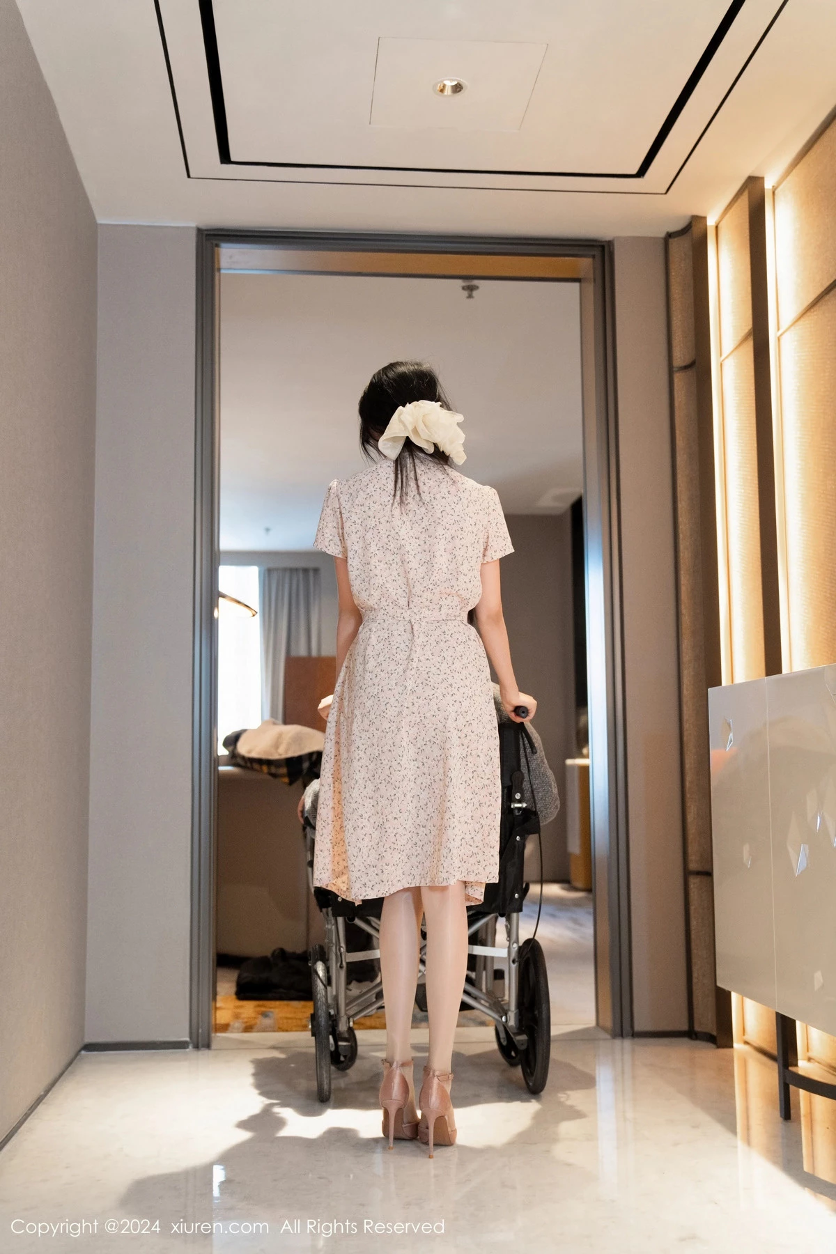 秀人集.com_[XiuRen秀人网]No.8130_模特利世家政服务主题性感浅色连衣短裙露浅色内衣迷人诱惑写真90P