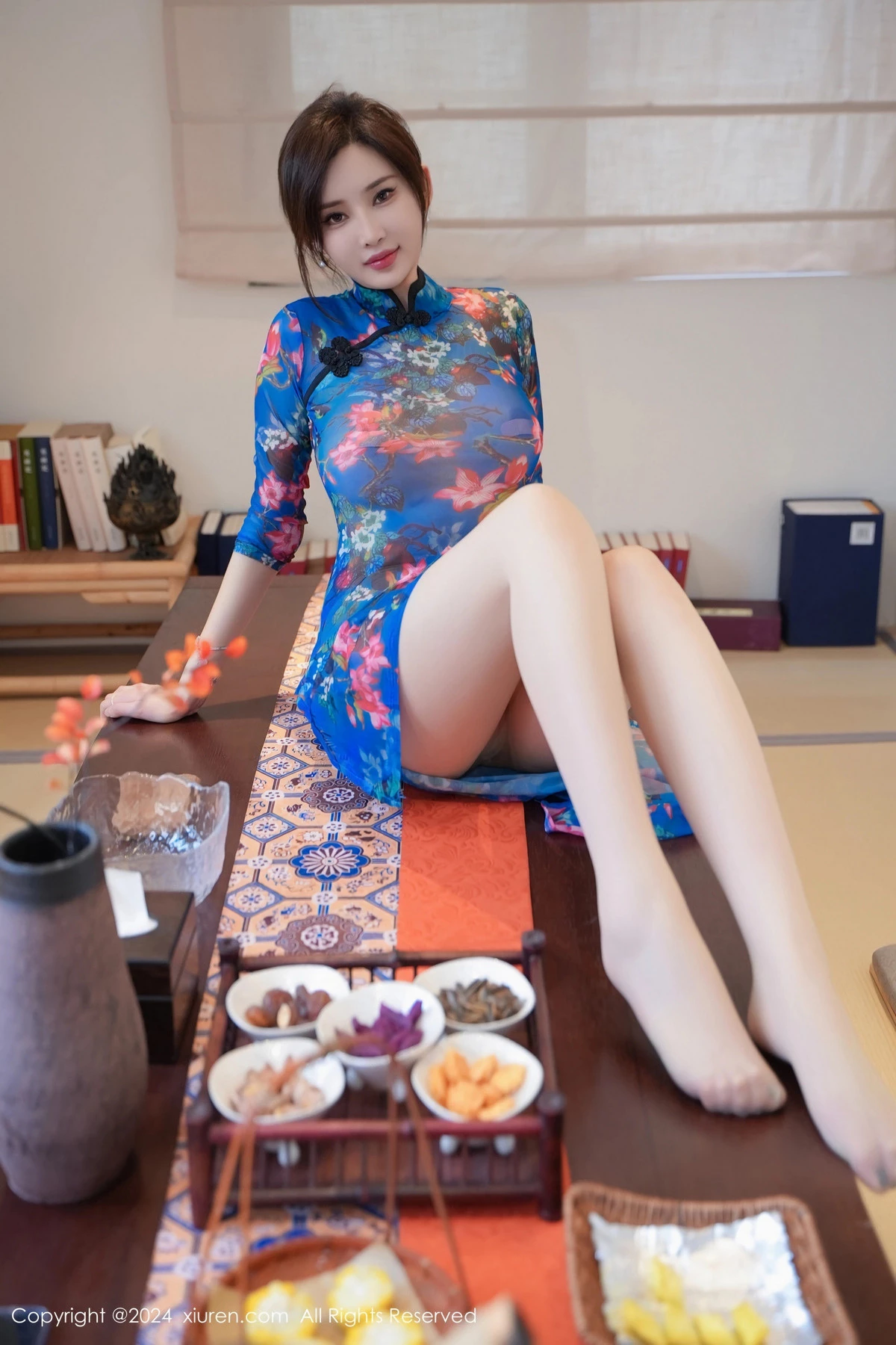 秀人集.com_[XiuRen秀人网]No.8127_女神Carol周妍希X性感蓝色旗袍配超薄肉丝秀丰满身材诱惑写真72P