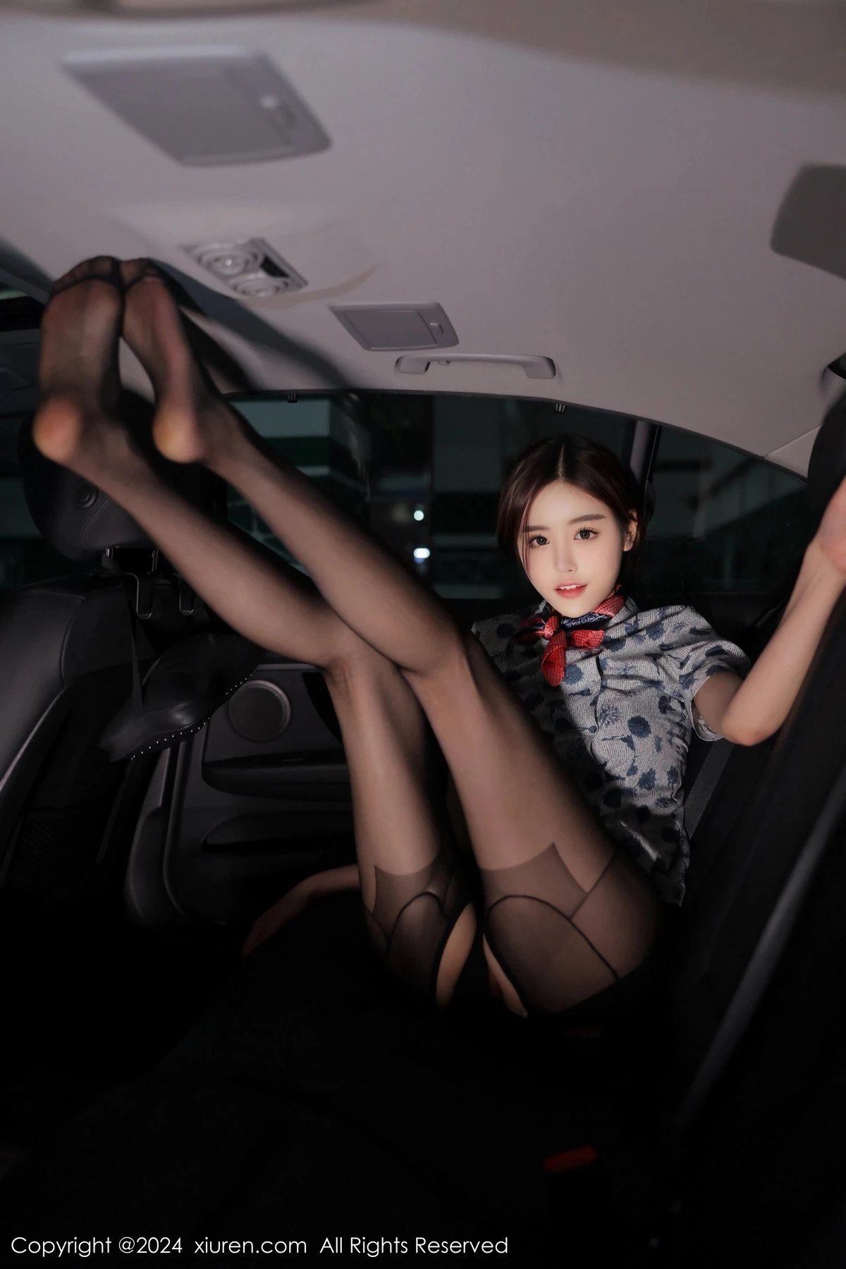 秀人集.com_[XiuRen秀人网]No.8125_模特晚苏susu性感空姐制服露黑色蕾丝内衣配超薄黑丝魅惑写真81P