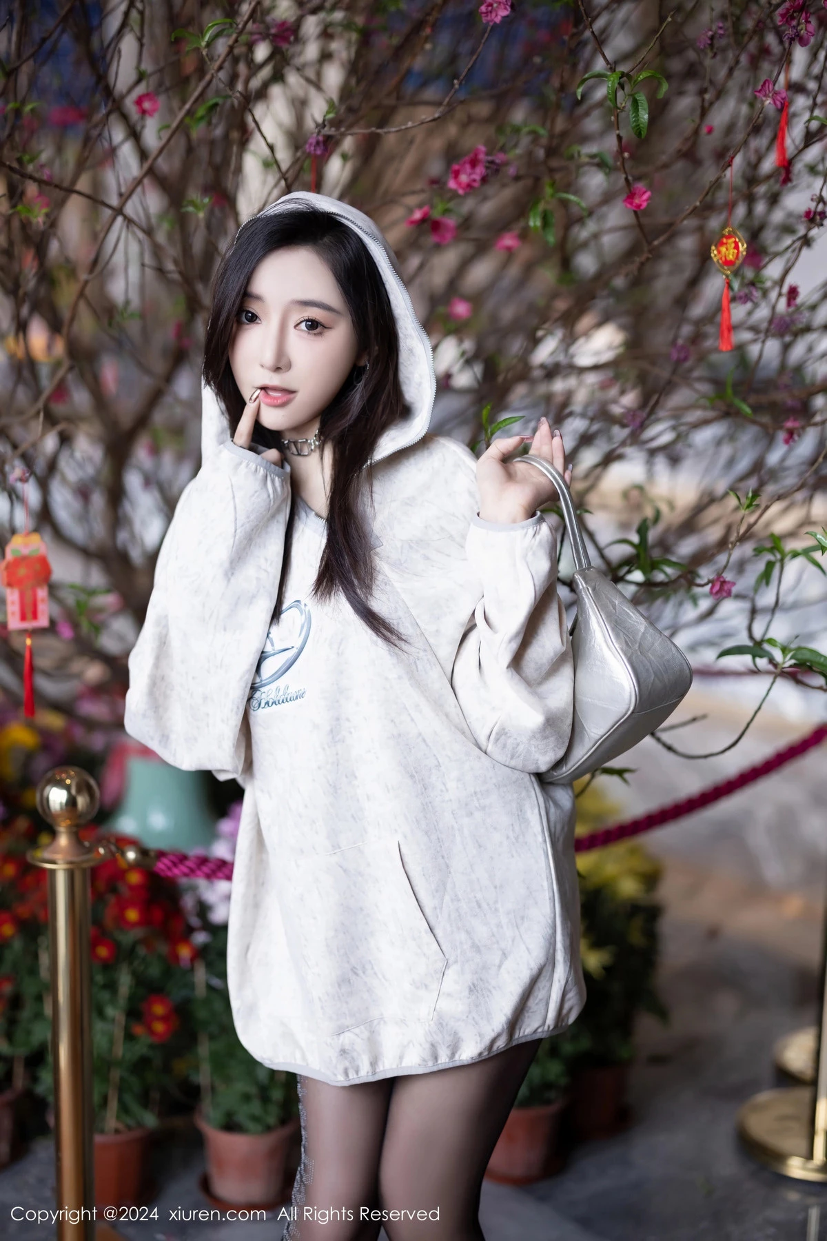 秀人集.com_[XiuRen秀人网]No.8135_女神王馨瑶yanni脱外套露性感情趣内衣配超薄黑丝迷人诱惑写真80P