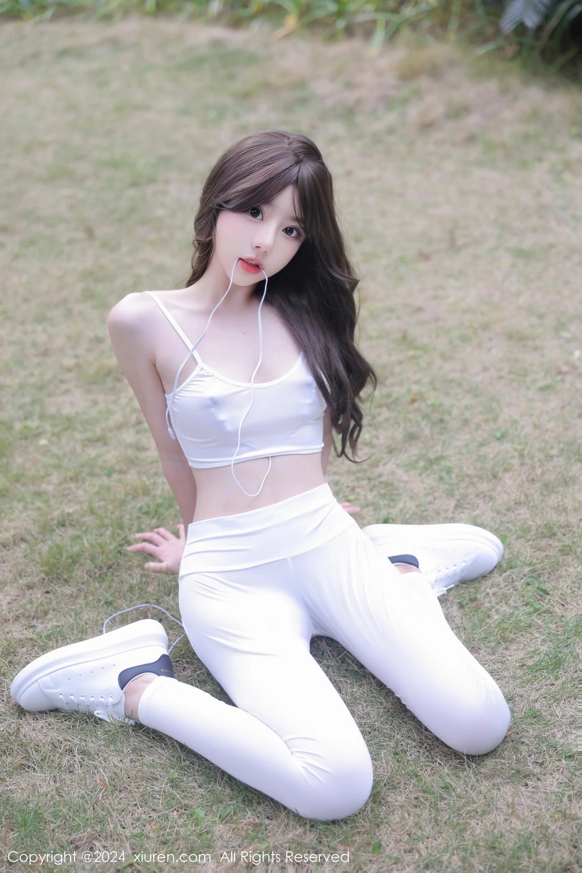 秀人集.com_[XiuRen秀人网]No.8132_模特桃妖夭户外白色内衣配性感白色露臀裤秀曼妙身姿诱惑写真78P