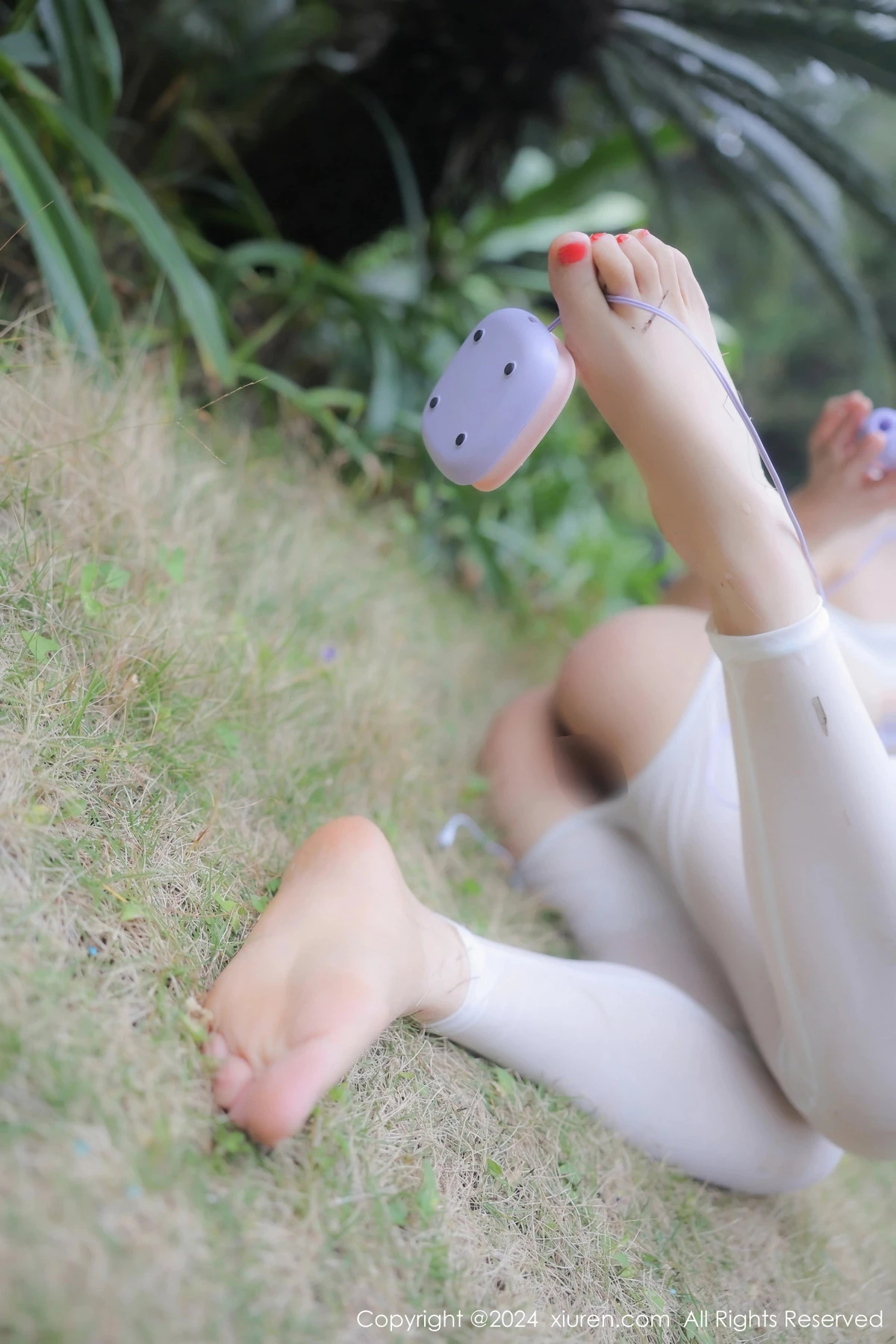 秀人集.com_[XiuRen秀人网]No.8132_模特桃妖夭户外白色内衣配性感白色露臀裤秀曼妙身姿诱惑写真78P