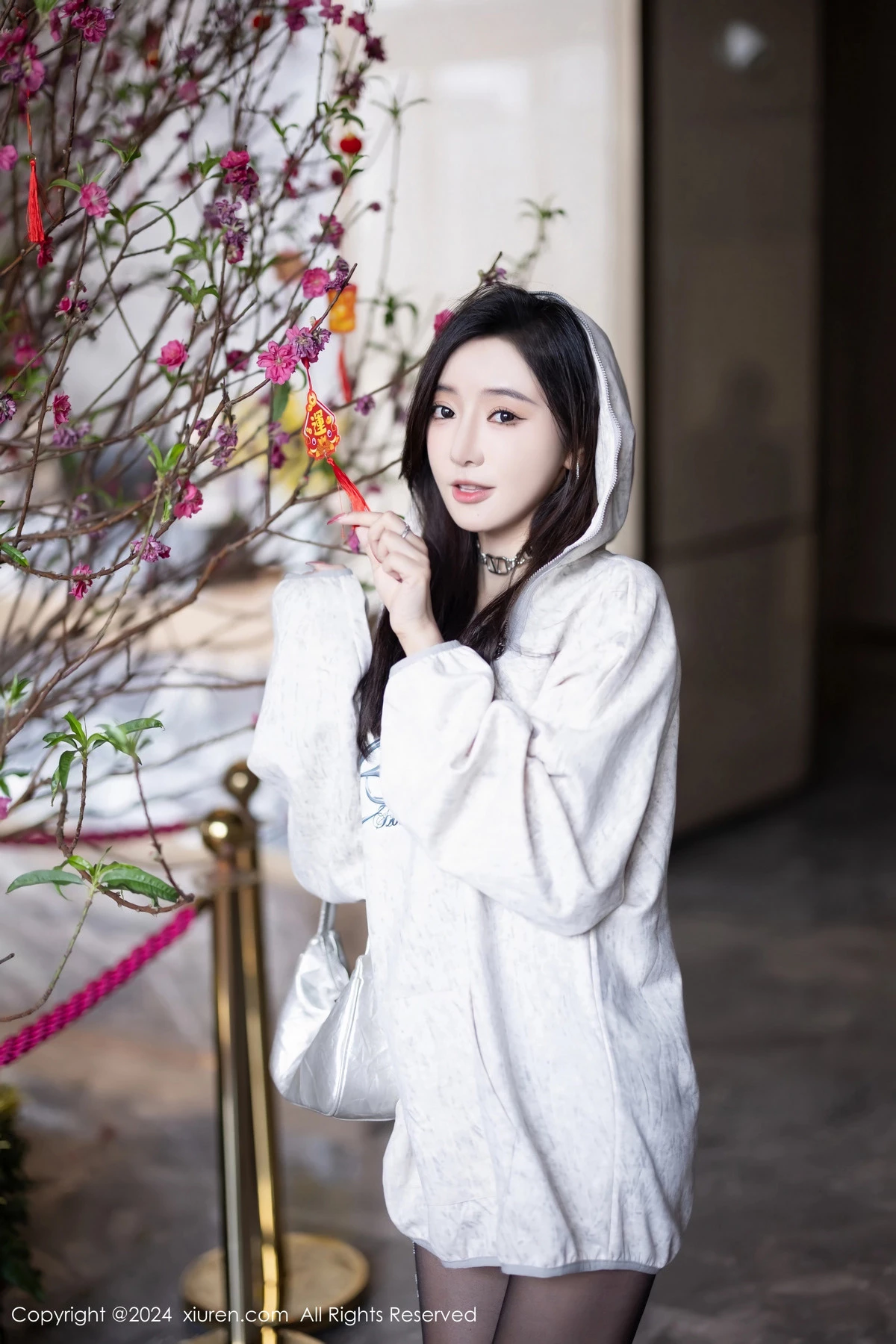 秀人集.com_[XiuRen秀人网]No.8135_女神王馨瑶yanni脱外套露性感情趣内衣配超薄黑丝迷人诱惑写真80P