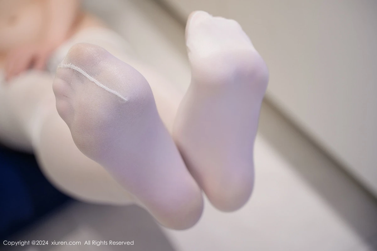 秀人集.com_[XiuRen秀人网]No.8255_模特梦灵儿Mini性感青色轻透旗袍配原色丝袜秀惹火身材诱惑写真77P