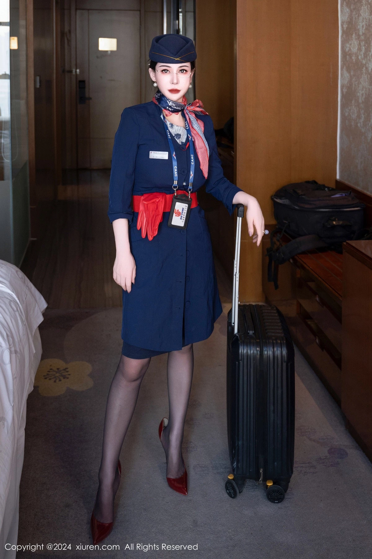 秀人集.com_[XiuRen秀人网]No.8253_模特悦悦姐性感空姐制服露红色内衣配黑丝袜秀魔鬼身材诱惑写真75P