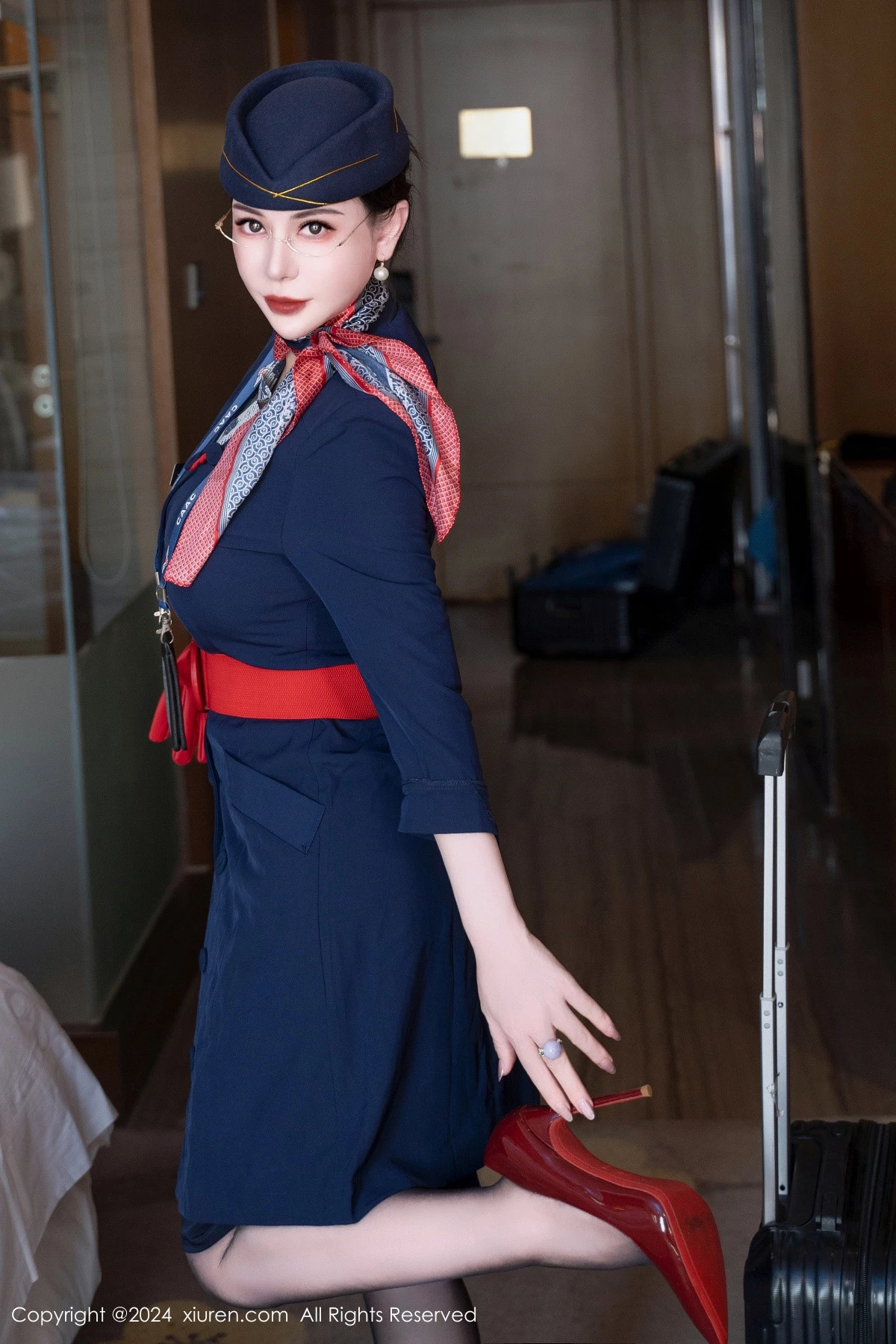 秀人集.com_[XiuRen秀人网]No.8253_模特悦悦姐性感空姐制服露红色内衣配黑丝袜秀魔鬼身材诱惑写真75P