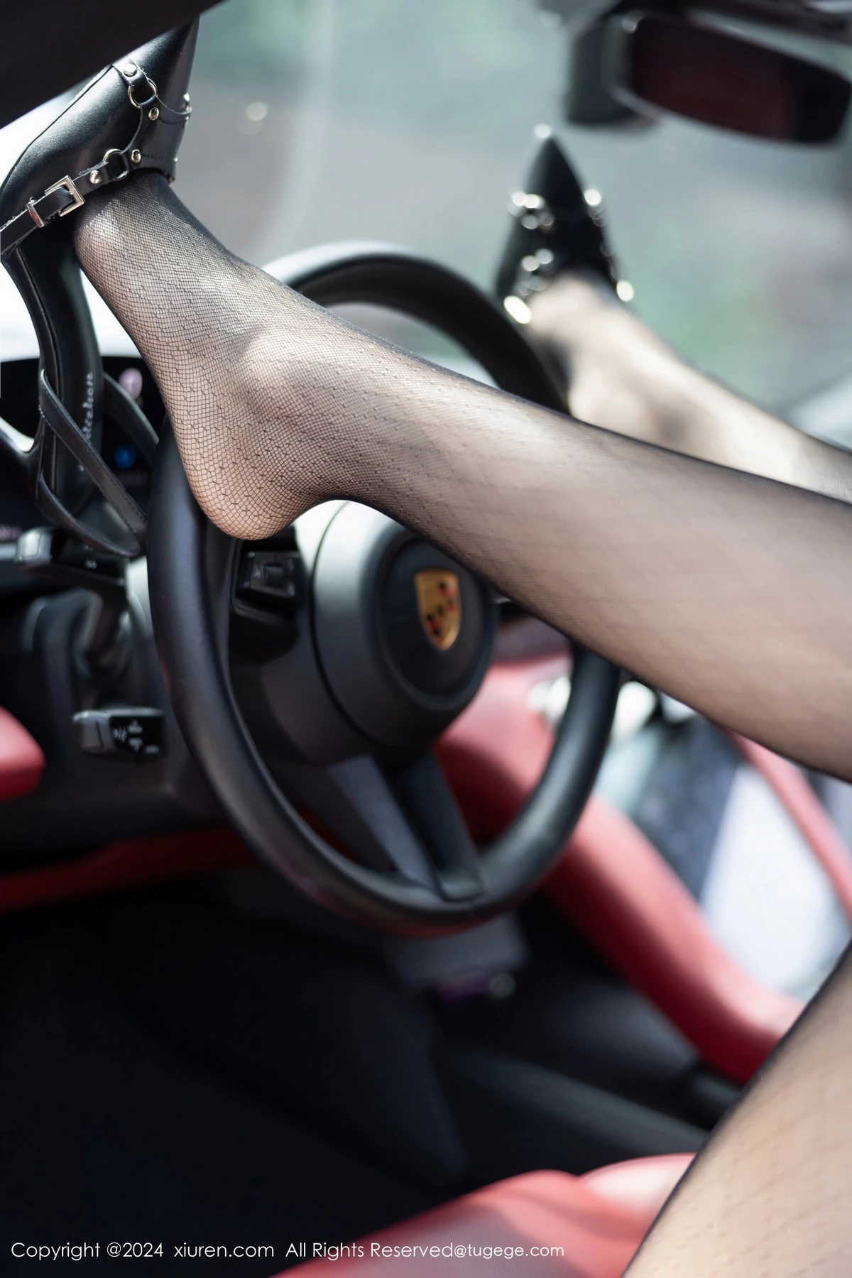 秀人集.com_[XiuRen秀人网]No.8314_女神王馨瑶yanni性感白衬衫配黑短裙露超薄黑丝秀美腿诱惑写真80P