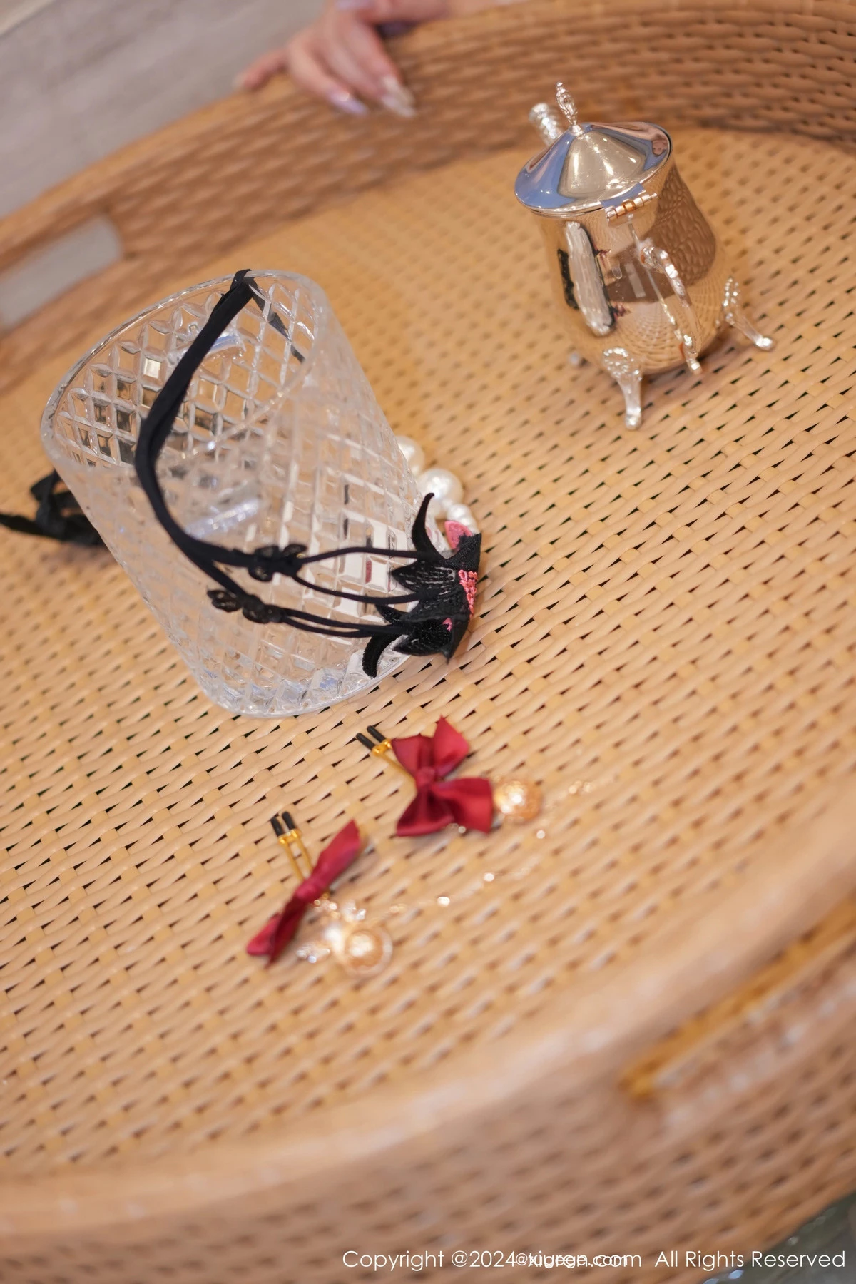 秀人集.com_[XiuRen秀人网]No.8340_女神妲己_Toxic浴室场景性感白色情趣内衣秀丰满身材惹火诱惑写真92P