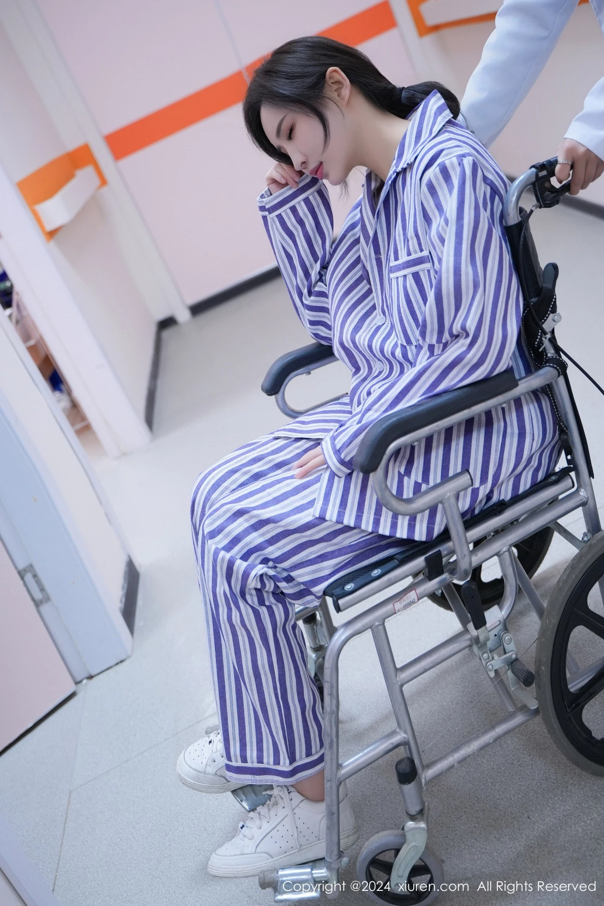 秀人集.com_[XiuRen秀人网]No.8346_女神Carol周妍希X角色扮演患者服配开档肉丝秀丰满身材诱惑写真72P