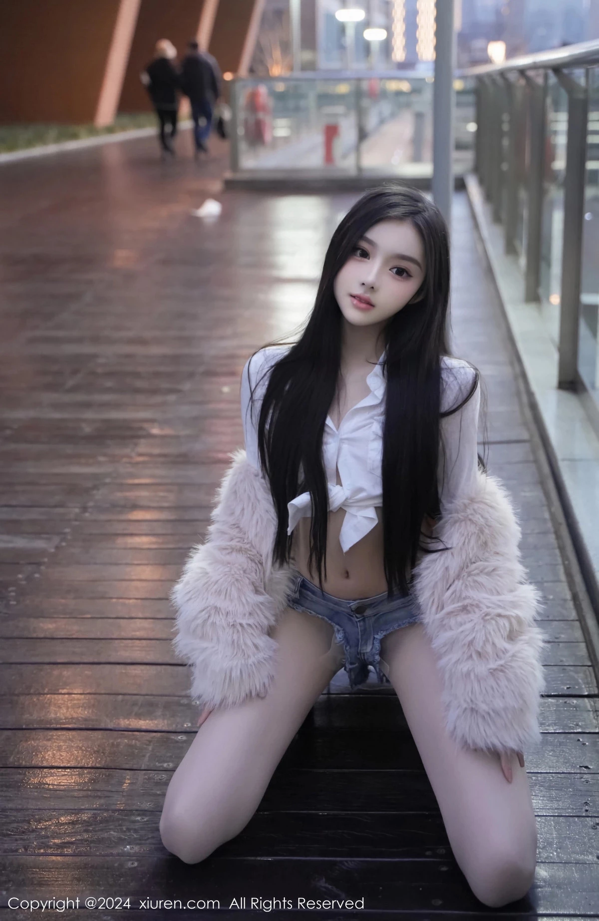 秀人集.com_[XiuRen秀人网]No.8261_模特龙雪儿性感白色上衣配超短牛仔裤秀曼妙身姿撩人诱惑写真77P