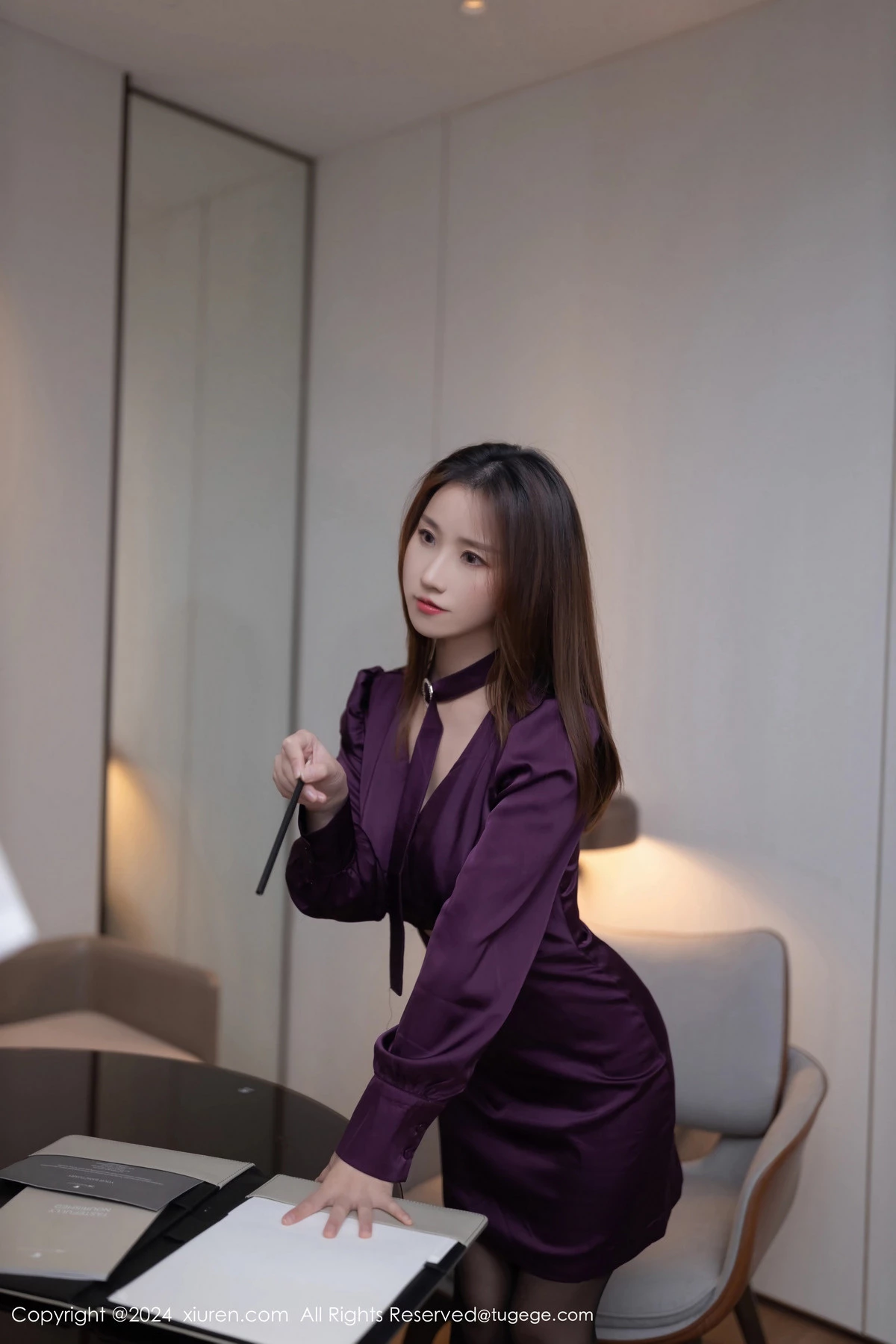 秀人集.com_[XiuRen秀人网]No.8264_模特杏子Yada性感紫色服饰露紫灰蕾丝内衣秀曼妙身姿诱惑写真87P