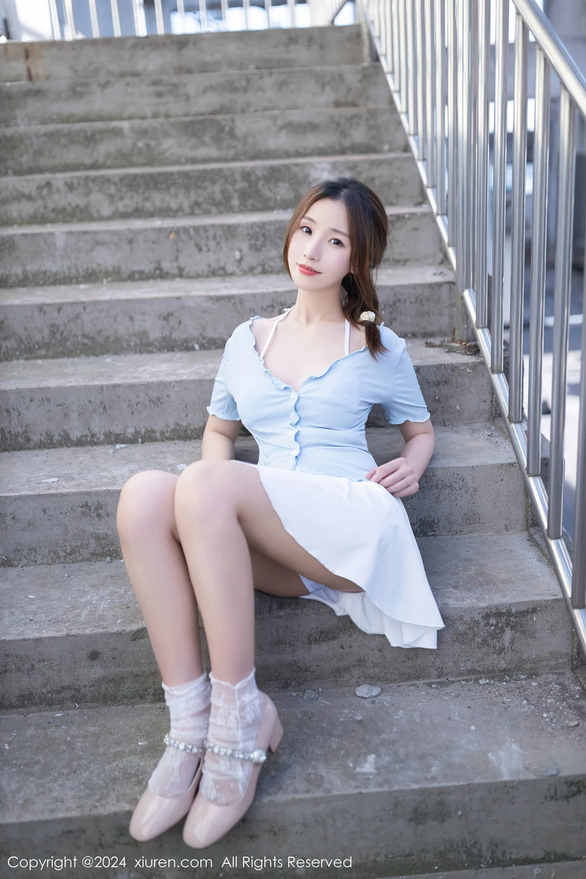 秀人集.com_[XiuRen秀人网]No.8369_模特杏子Yada户外蓝色上衣配白短裙露性感白色内衣完美诱惑写真85P