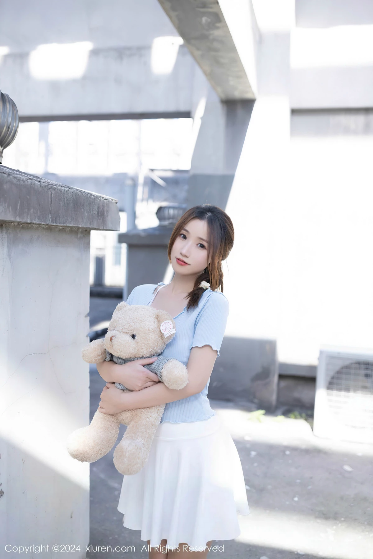 秀人集.com_[XiuRen秀人网]No.8369_模特杏子Yada户外蓝色上衣配白短裙露性感白色内衣完美诱惑写真85P