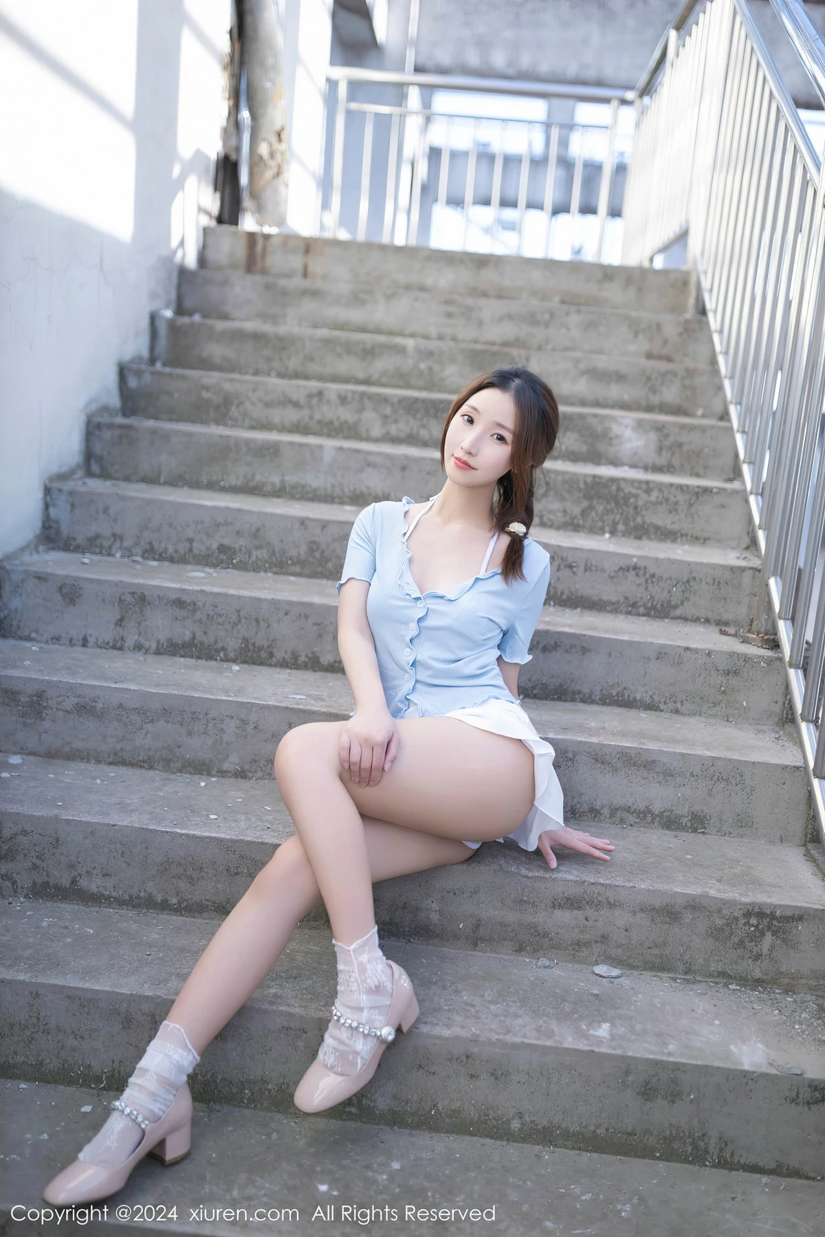 秀人集.com_[XiuRen秀人网]No.8369_模特杏子Yada户外蓝色上衣配白短裙露性感白色内衣完美诱惑写真85P