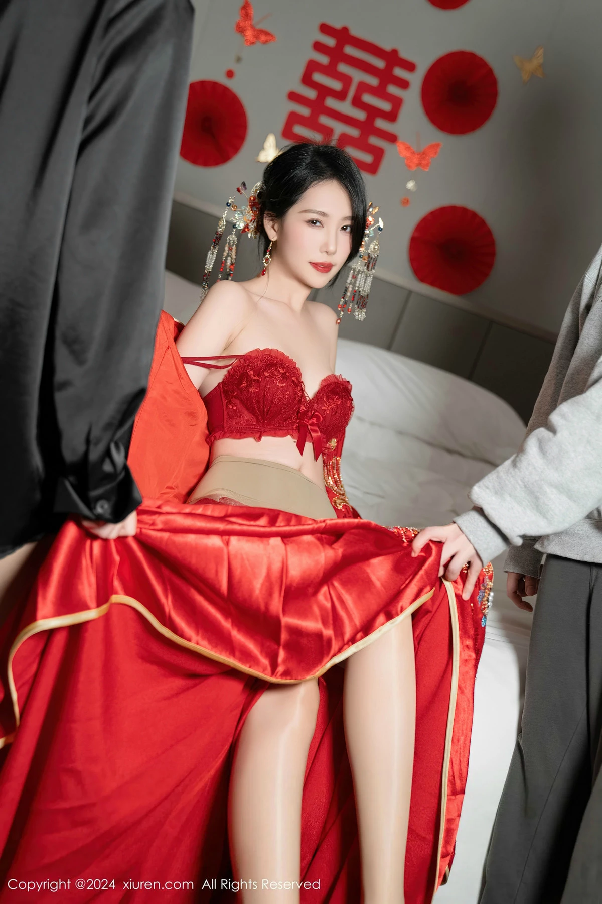 秀人集.com_[XiuRen秀人网]No.8376_模特利世性感红色新娘妆露红色内衣配超薄闪亮肉丝完美诱惑写真95P