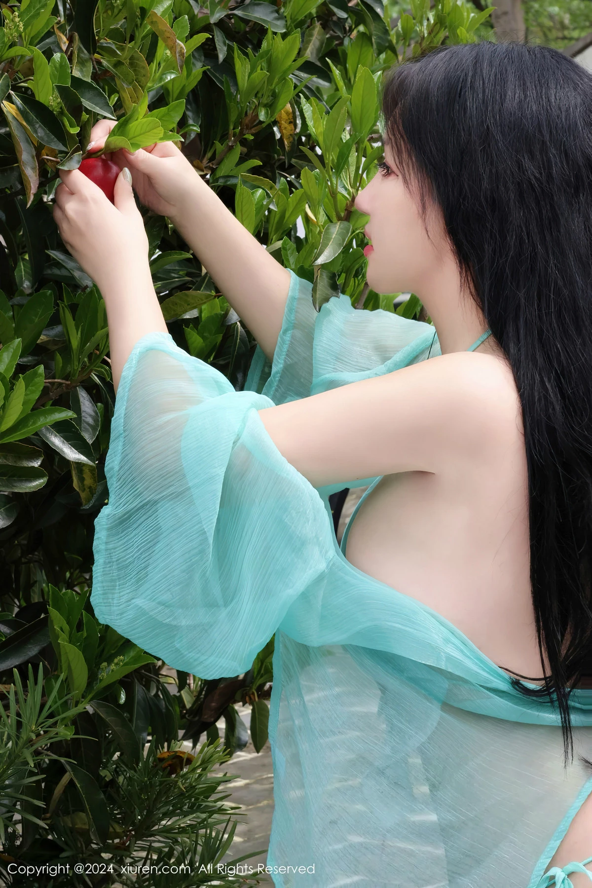 秀人集.com_[XiuRen秀人网]No.8386_模特小薯条nienie户外剧情性感蓝色连衣裙半脱秀惹火身材诱惑写真85P