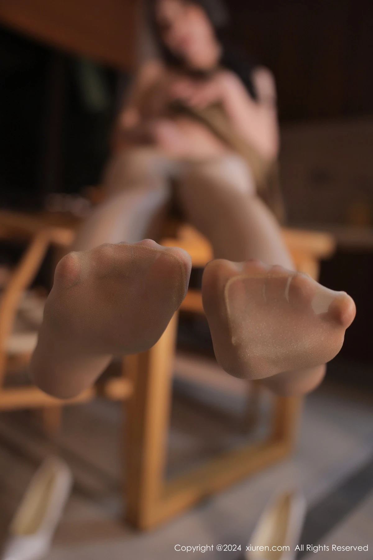 秀人集.com_[XiuRen秀人网]No.8388_模特桃妖夭性感咖啡色围裙配超薄无内肉丝秀惹火身材诱惑写真94P