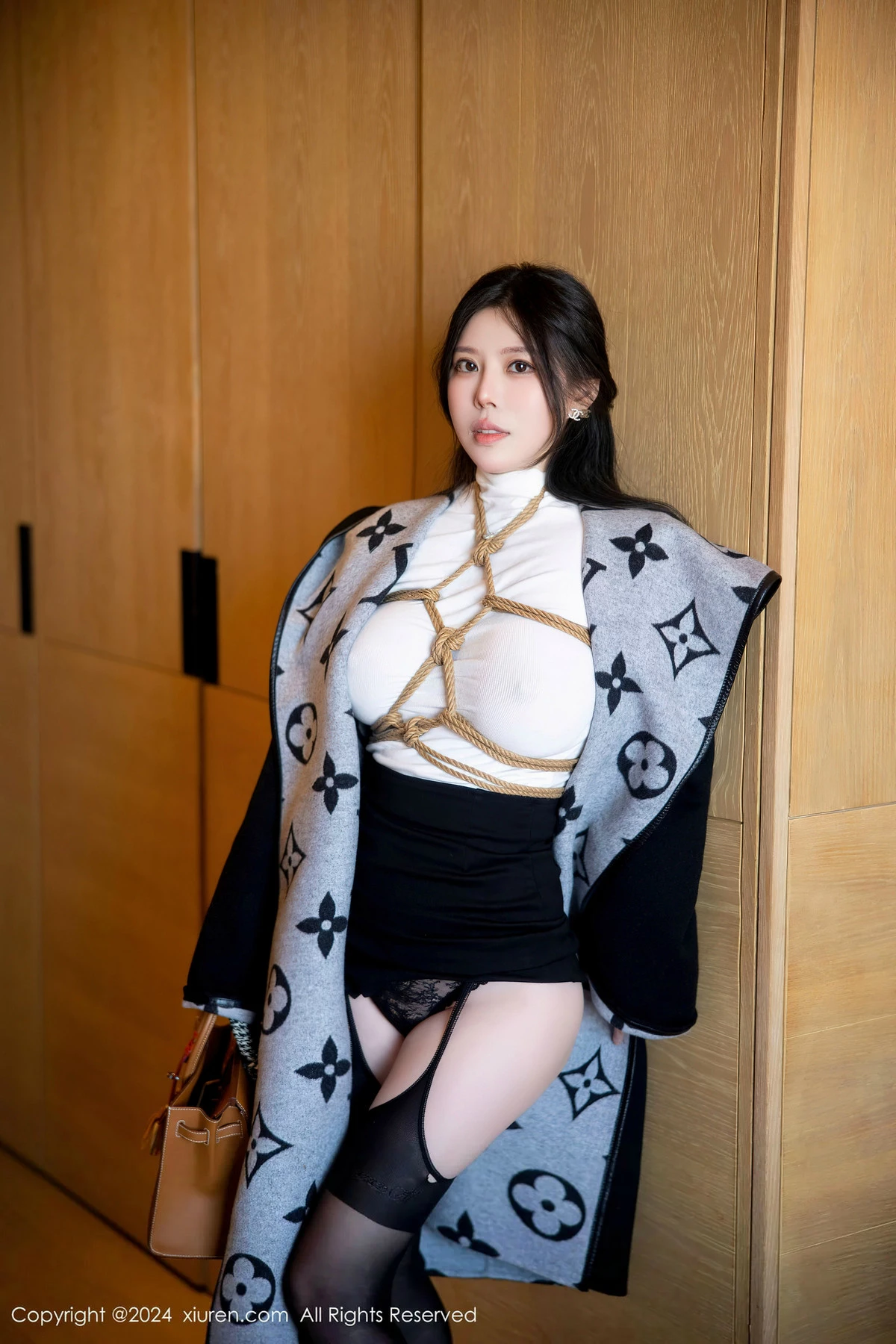 秀人集.com_[XiuRen秀人网]No.8390_模特白茹雪私房捆绑艺白色轻透衣配黑丝吊袜秀丰腴身材诱惑写真90P