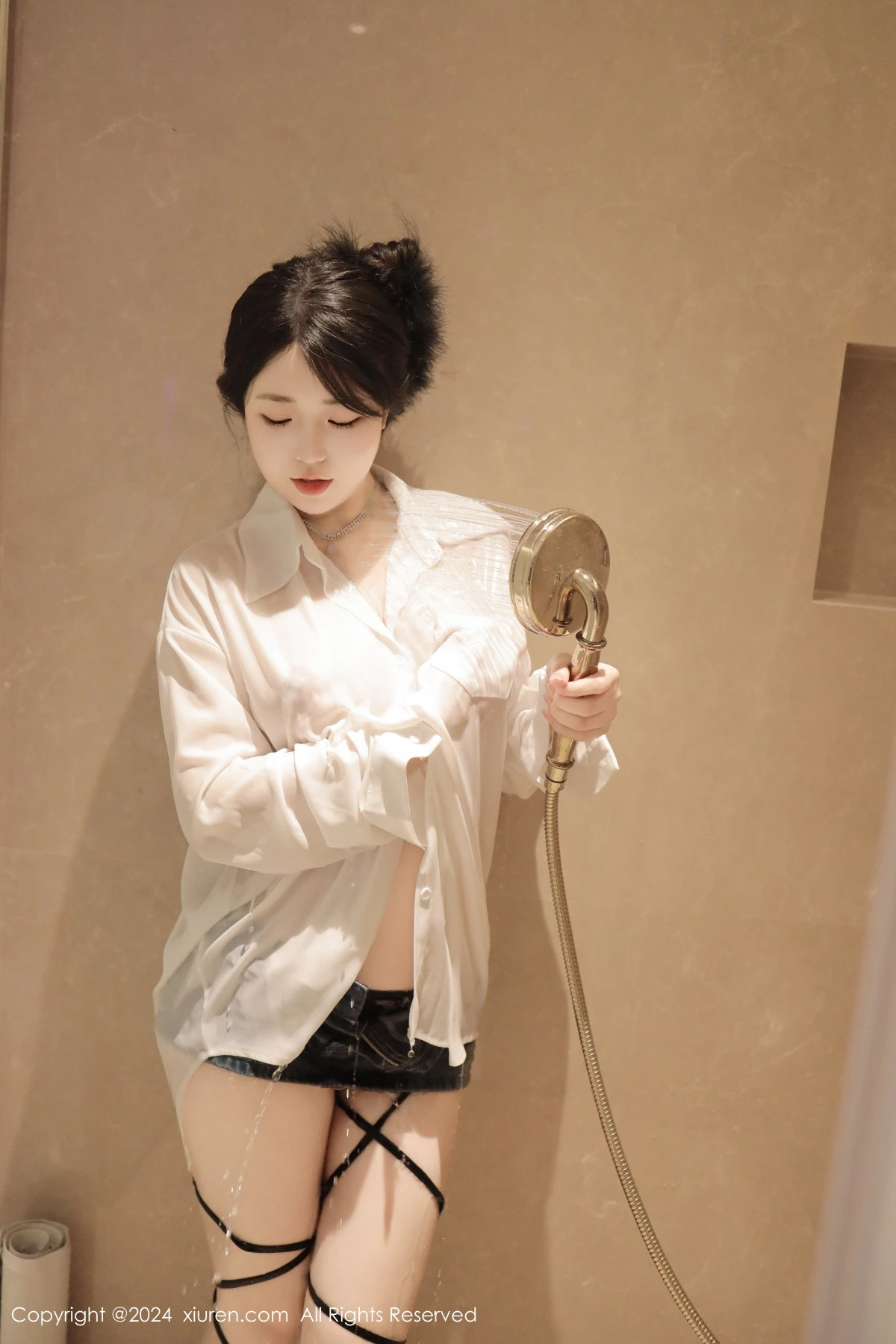 秀人集.com_[XiuRen秀人网]No.8400_模特陈小花浴室性感白色轻透上衣配牛仔短裤秀曼妙身姿诱惑写真77P