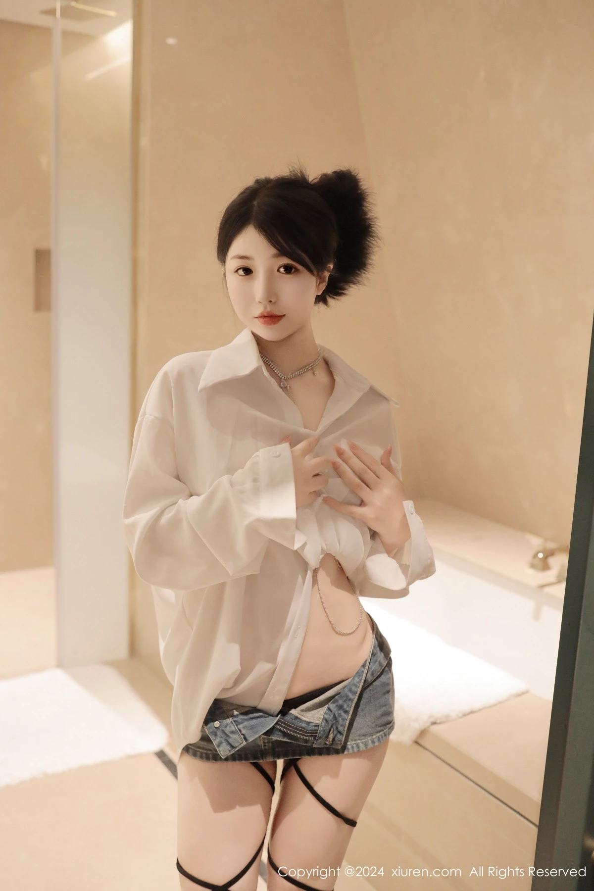 秀人集.com_[XiuRen秀人网]No.8400_模特陈小花浴室性感白色轻透上衣配牛仔短裤秀曼妙身姿诱惑写真77P