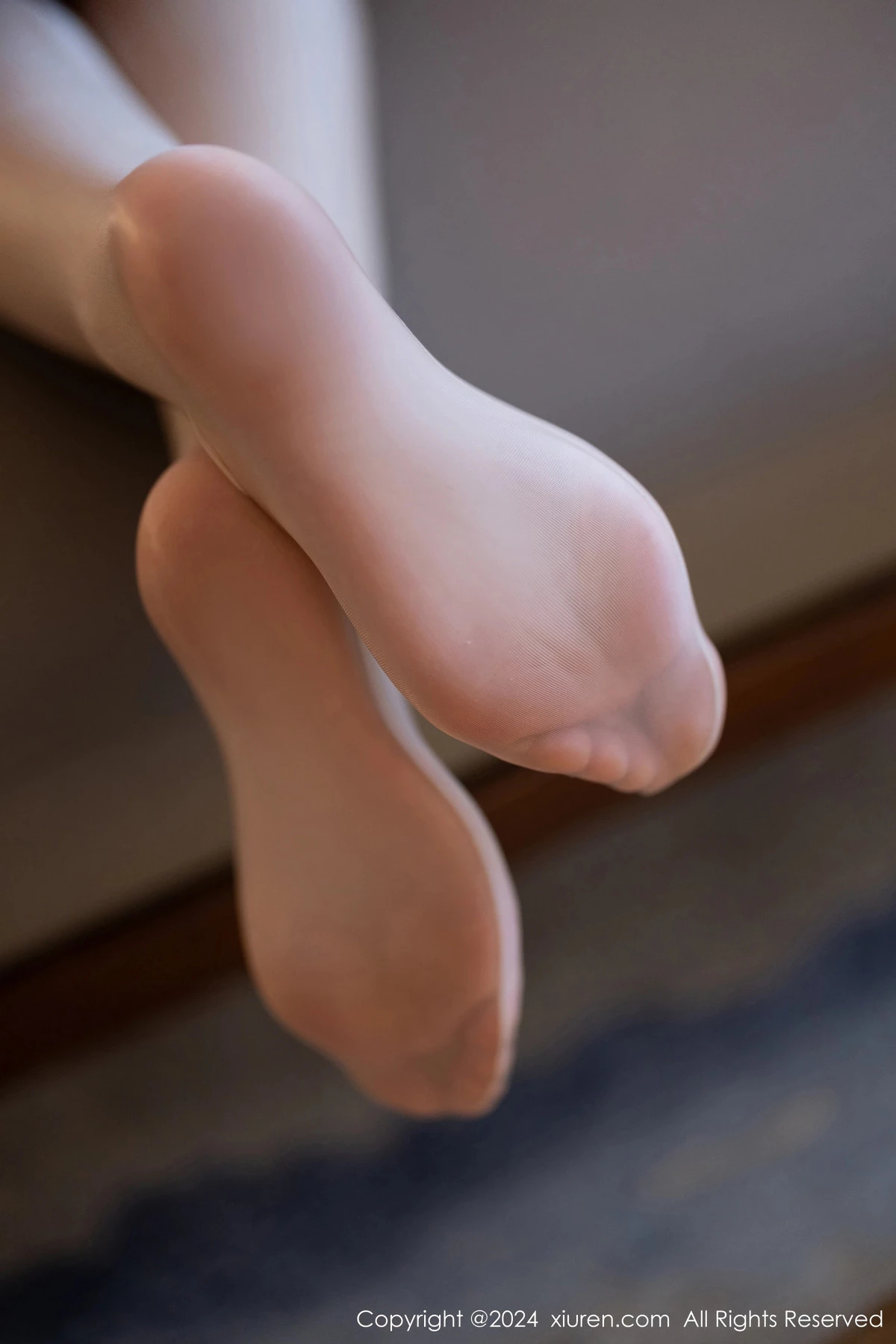 秀人集.com_[XiuRen秀人网]No.8272_模特郑颖姗Bev性感白色吊带长裙配超薄肉丝秀丰腴身材诱惑写真85P