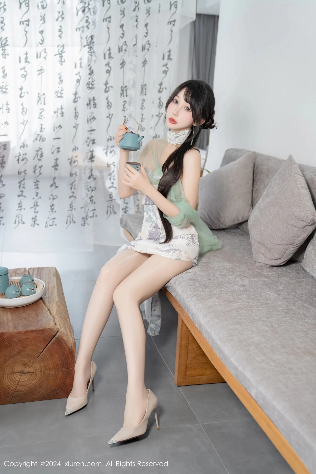 秀人集.com_[XiuRen秀人网]No.8448_模特波巧酱性感黑色薄纱肚兜+图案旗袍配闪亮肉丝完美诱惑写真96P