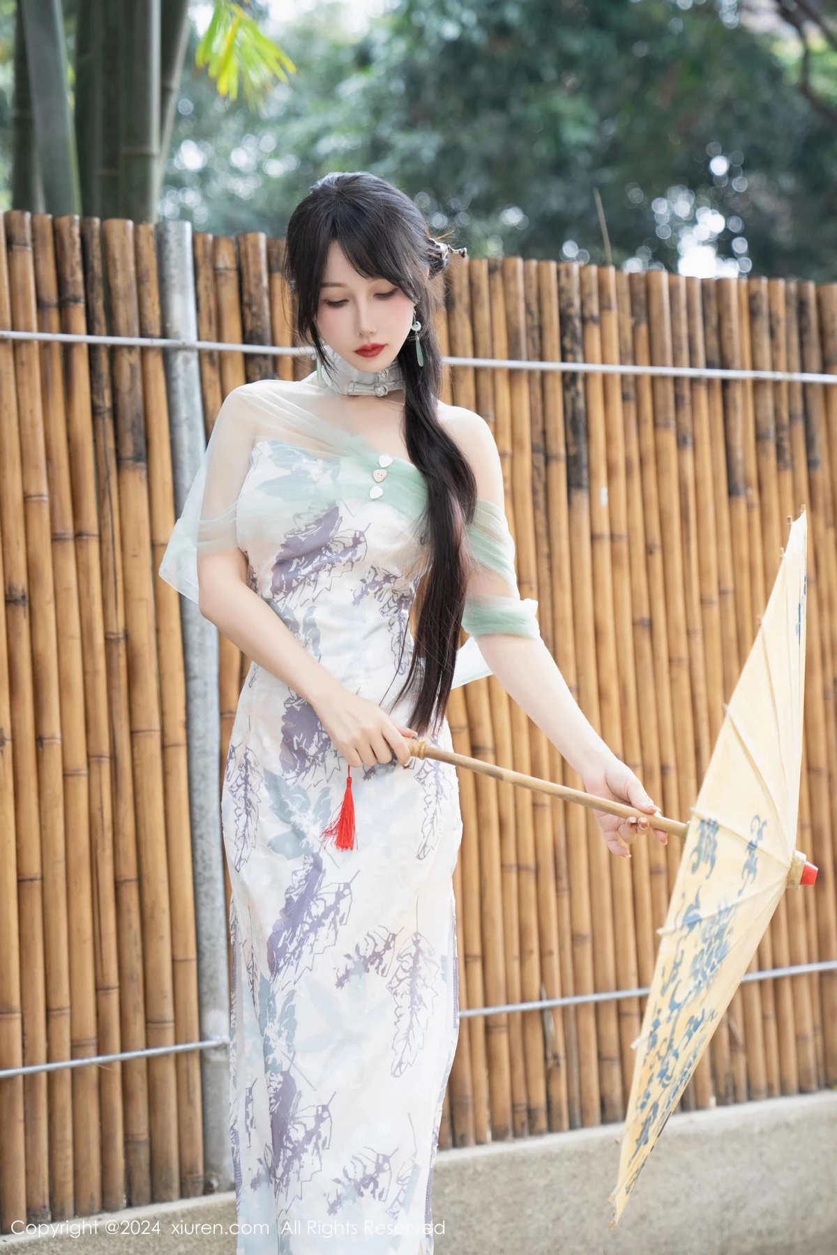 秀人集.com_[XiuRen秀人网]No.8448_模特波巧酱性感黑色薄纱肚兜+图案旗袍配闪亮肉丝完美诱惑写真96P