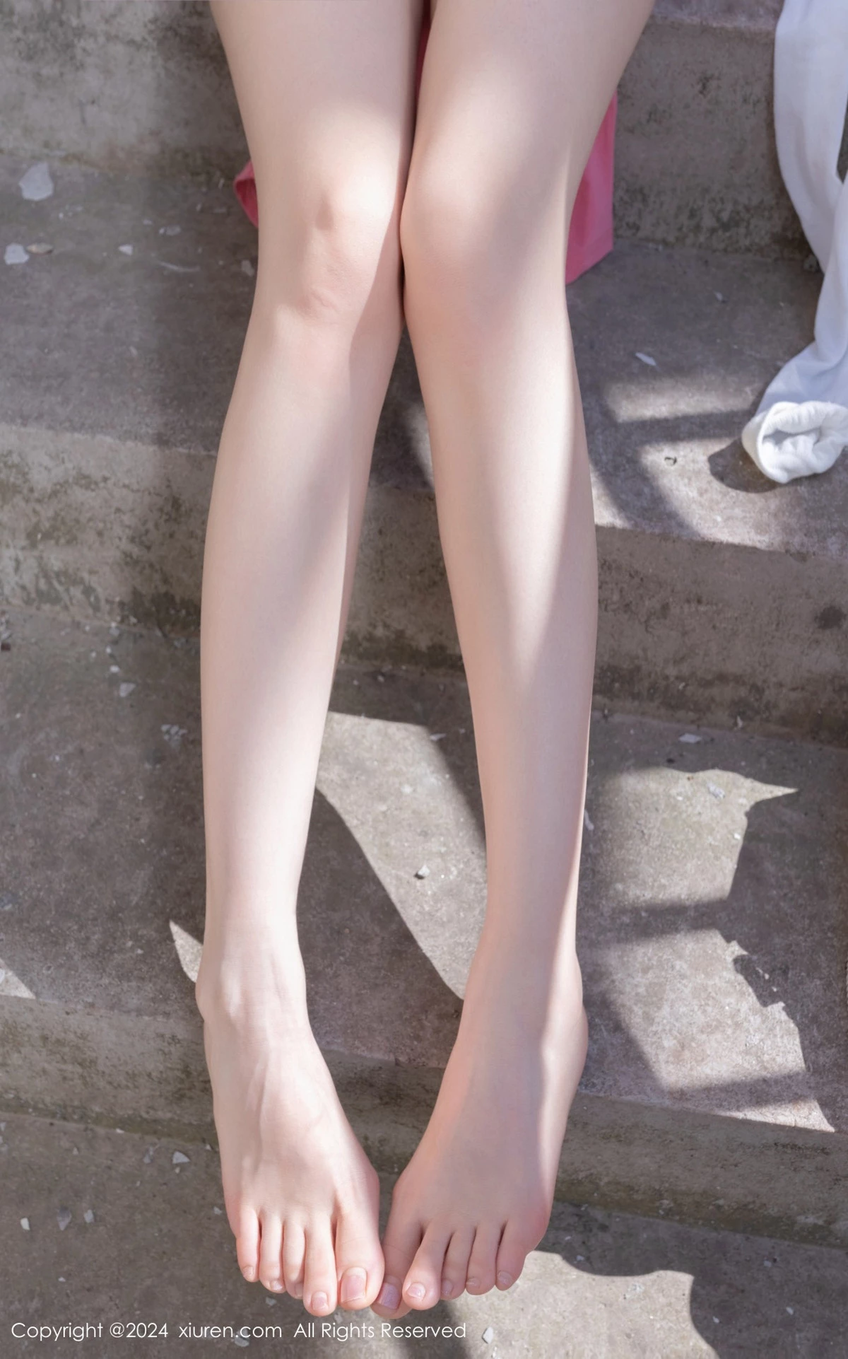 秀人集.com_[XiuRen秀人网]No.8457_模特鱼子酱Fish粉色上衣配白色短裙露性感白色内衣完美诱惑写真80P