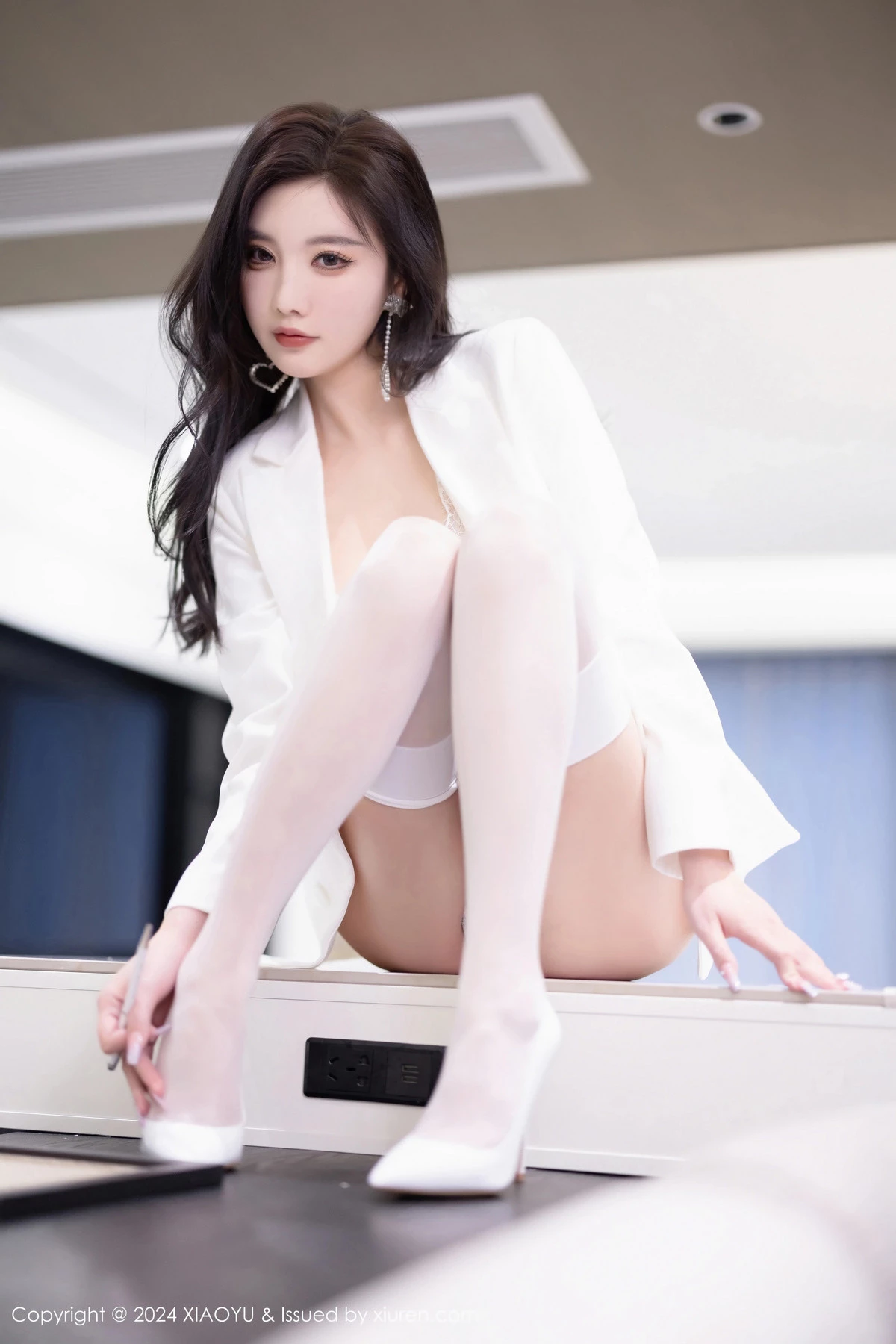 秀人集.com_[XiaoYu画语界]Vol.1238_女神杨晨晨Yome性感白色情趣内衣配白丝袜秀完美身材诱惑写真81P