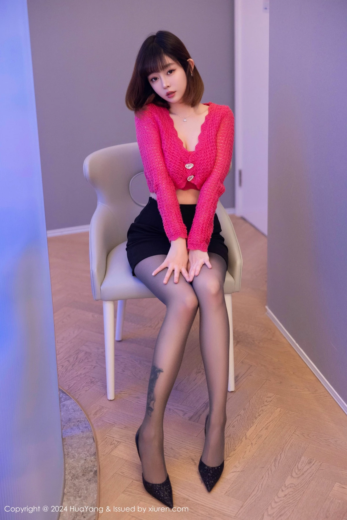 秀人集.com_[HuaYang花漾]Vol.576_女神王雨纯性感红色轻透上衣配黑丝袜秀丰满身材撩人诱惑写真88P