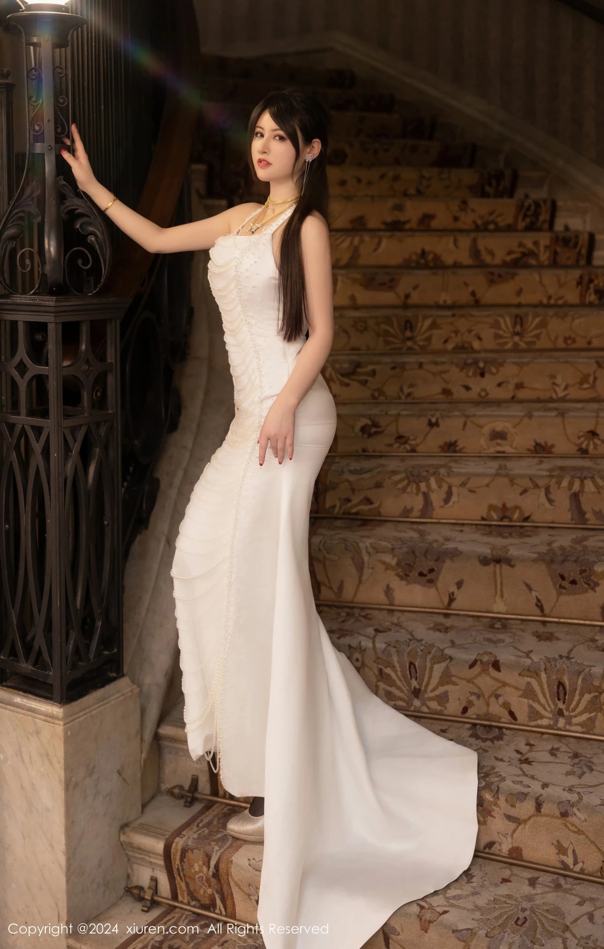 秀人集.com_[XiuRen秀人网]No.8436_模特诗诗kiki白色吊带短裙露粉色内衣配黑丝袜秀惹火身材诱惑写真83P