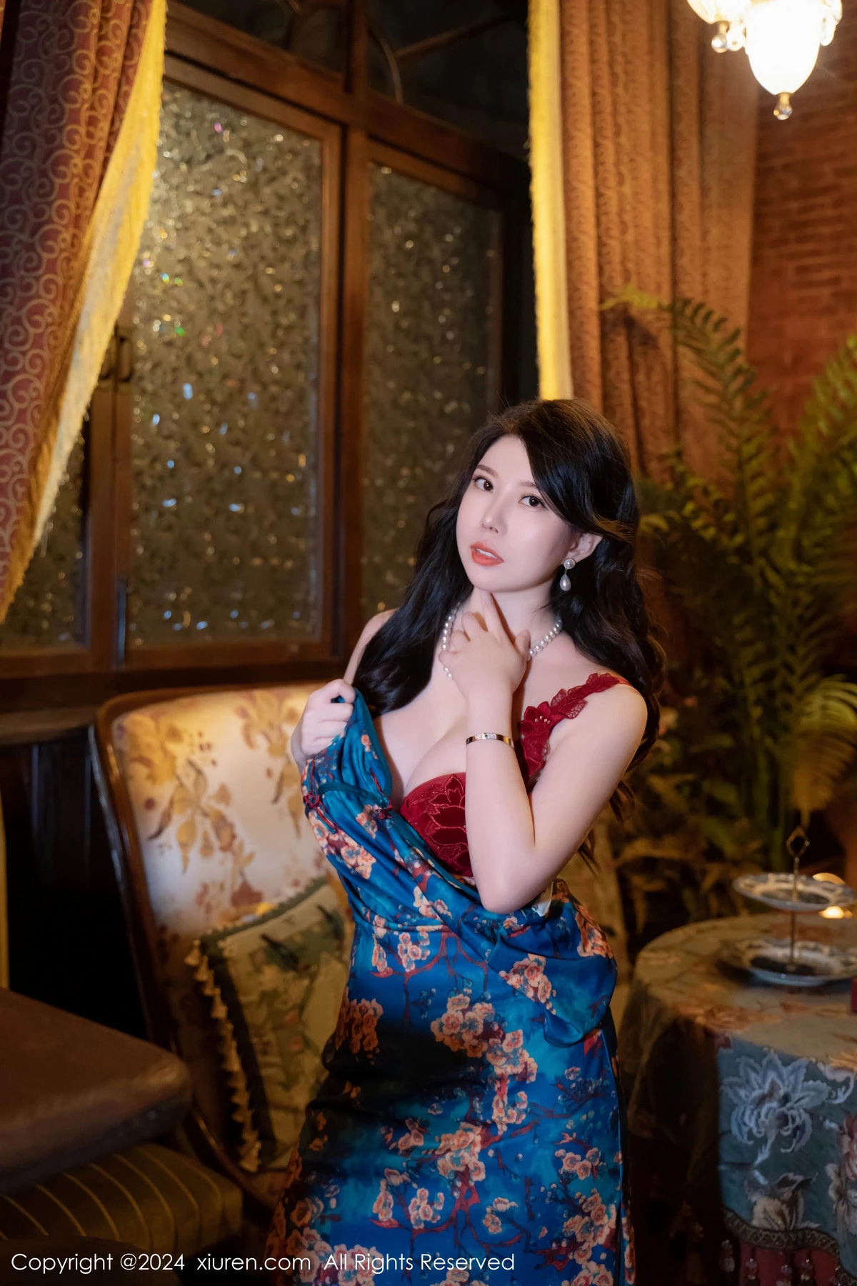 秀人集.com_[XiuRen秀人网]No.8476_模特白茹雪性感深色旗袍露红色内衣配黑丝袜秀完美身材诱惑写真60P