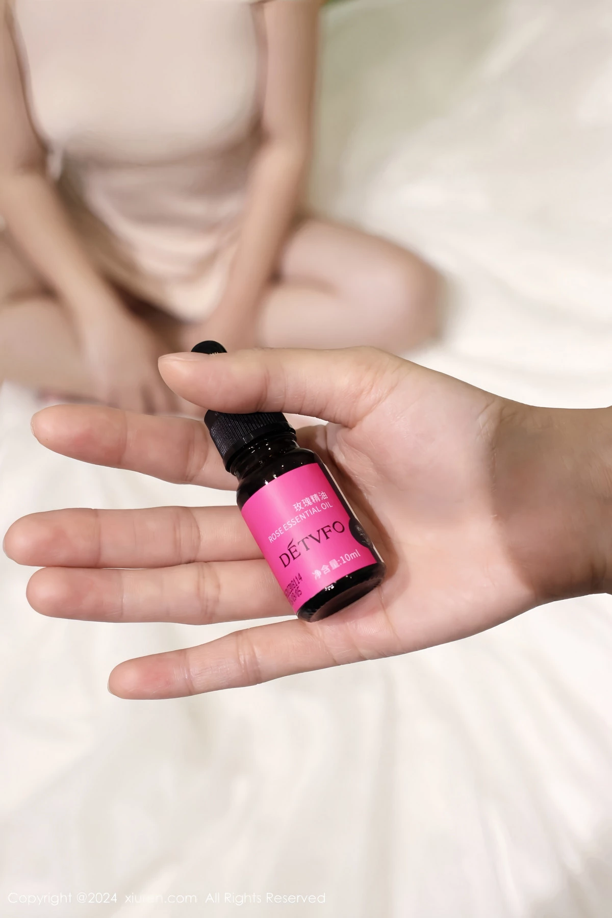 秀人集.com_[XiuRen秀人网]No.8483_模特小薯条nienie性感白色连衣短裙配超薄肉丝秀完美身材诱惑写真78P