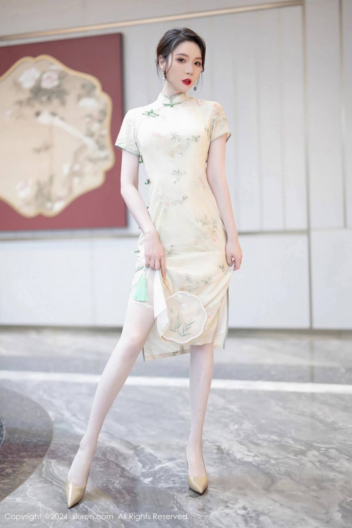 秀人集.com_[XiuRen秀人网]No.8497_模特梦心玥性感浅黄色旗袍配肉丝吊袜秀高挑曼妙身姿诱惑写真83P