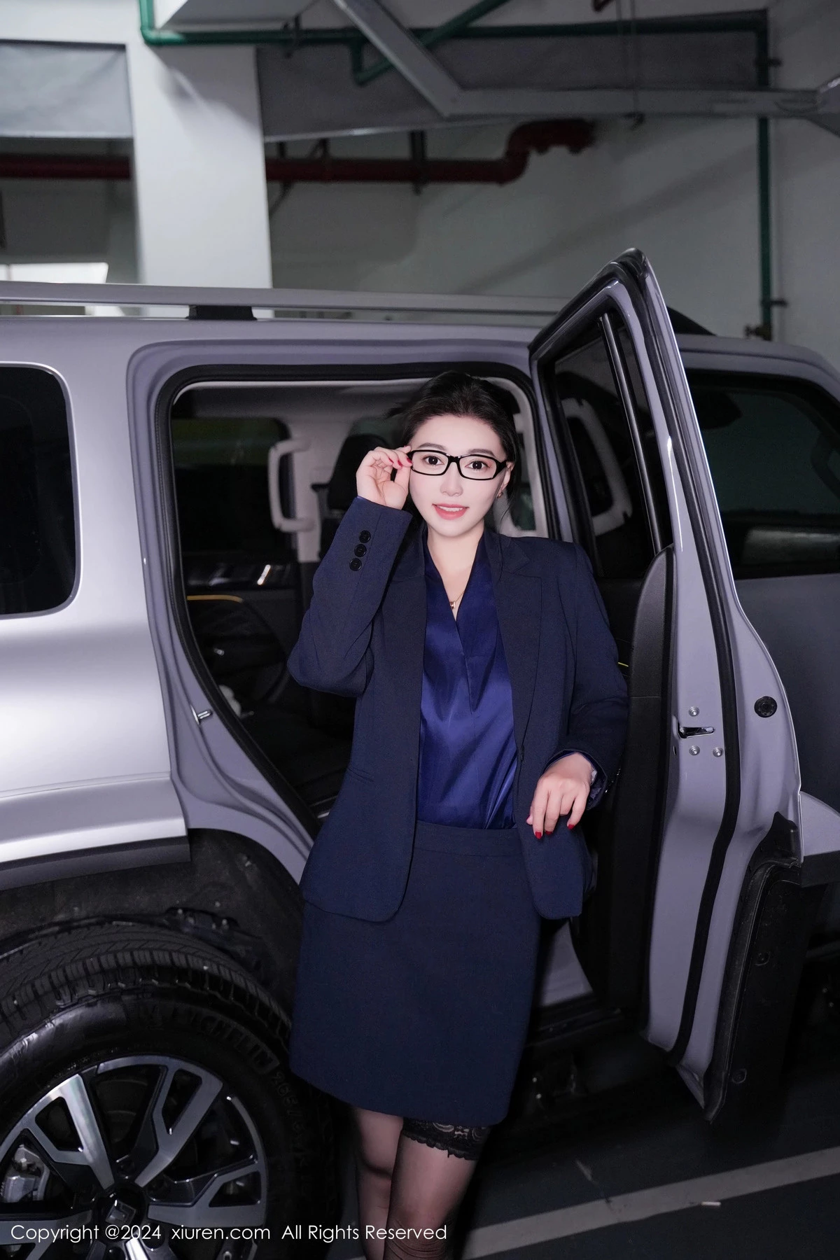 秀人集.com_[XiuRen秀人网]No.8495_模特雅茹老师车内场景性感蓝色制服露黑色蕾丝内衣完美诱惑写真88P