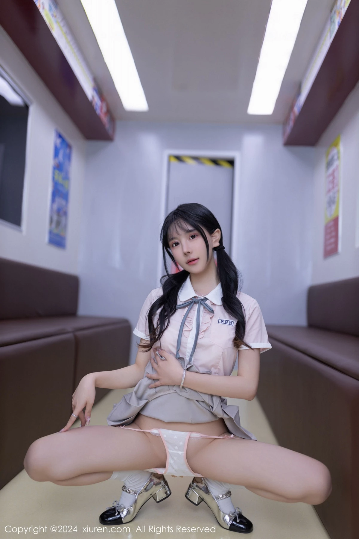 秀人集.com_[XiuRen秀人网]No.8515_模特幼幼地铁场景性感浅色学妹制服半脱秀完美身材迷人诱惑写真80P