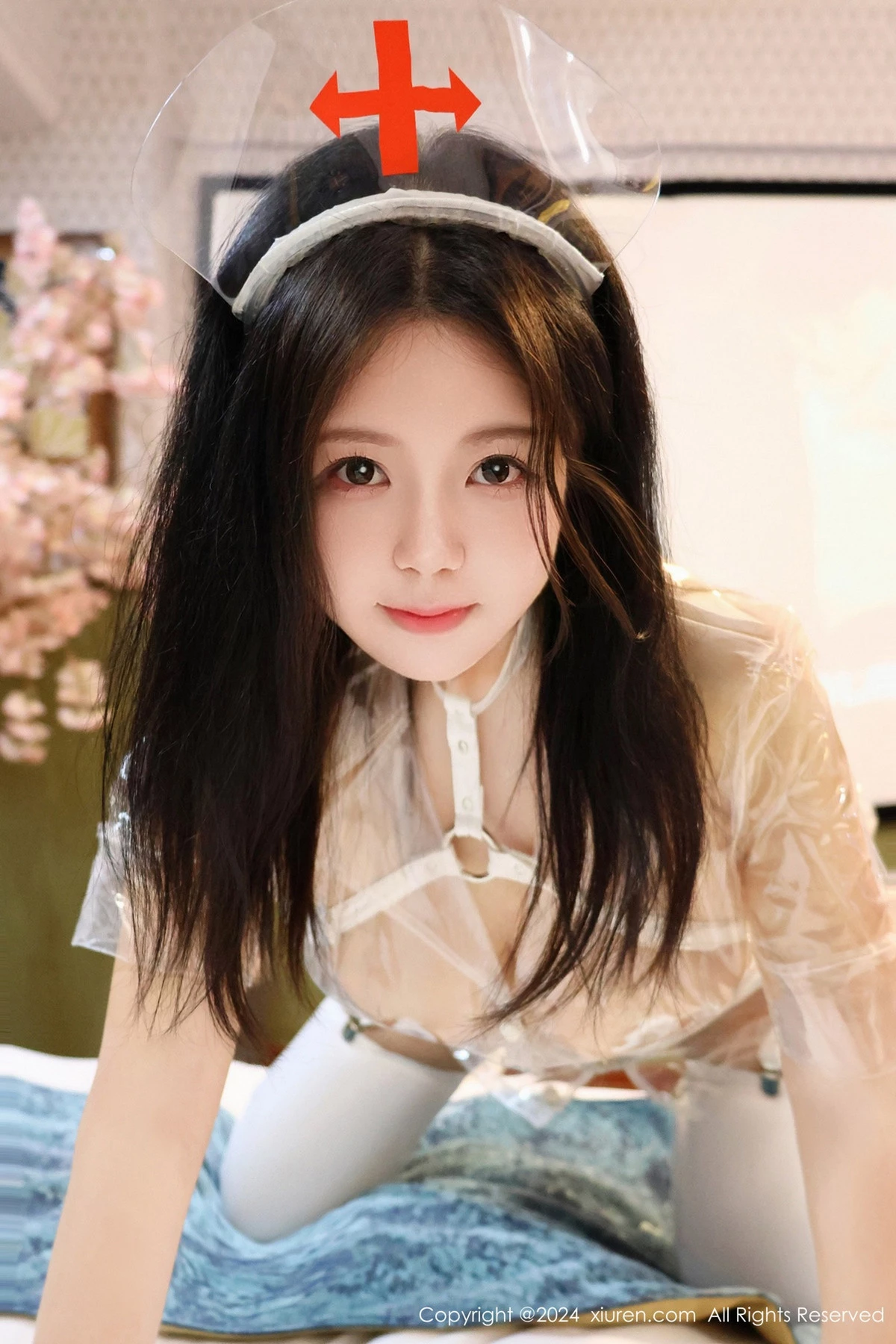 秀人集.com_[XiuRen秀人网]No.8517_模特小薯条nienie性感花色睡衣+透明胶衣短裙秀惹火身材诱惑写真78P