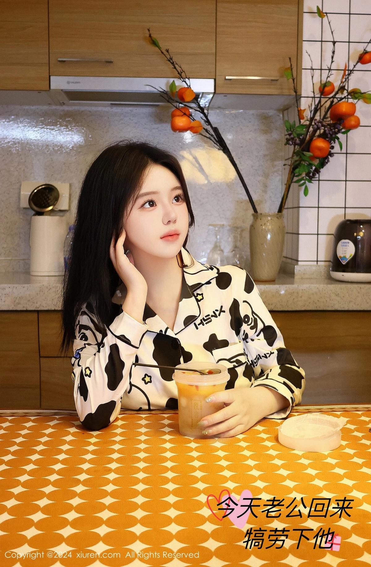 秀人集.com_[XiuRen秀人网]No.8517_模特小薯条nienie性感花色睡衣+透明胶衣短裙秀惹火身材诱惑写真78P