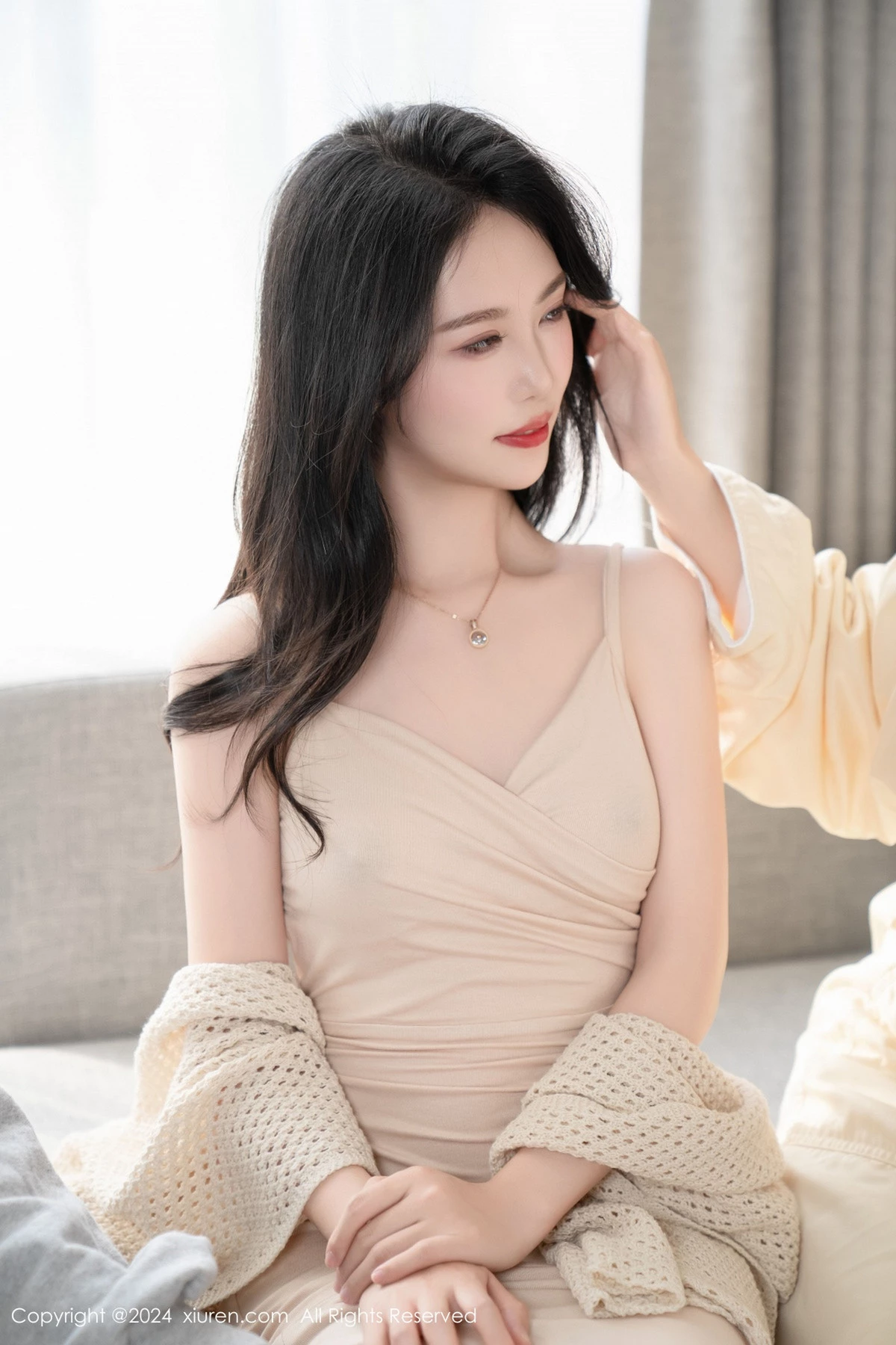 秀人集.com_[XiuRen秀人网]No.8559_模特利世杏色连衣长裙露黑色内衣配超薄黑丝秀曼妙身姿诱惑写真84P