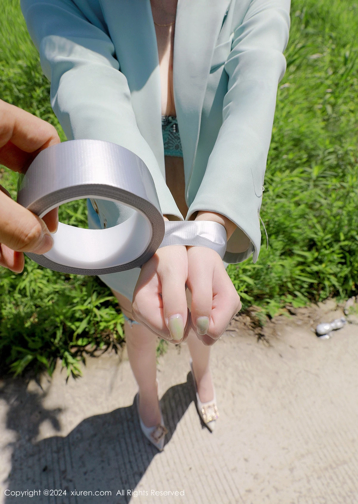 秀人集.com_[XiuRen秀人网]No.8601_模特小薯条nienie户外浅绿色内衣配超薄肉丝秀曼妙身姿诱惑写真59P