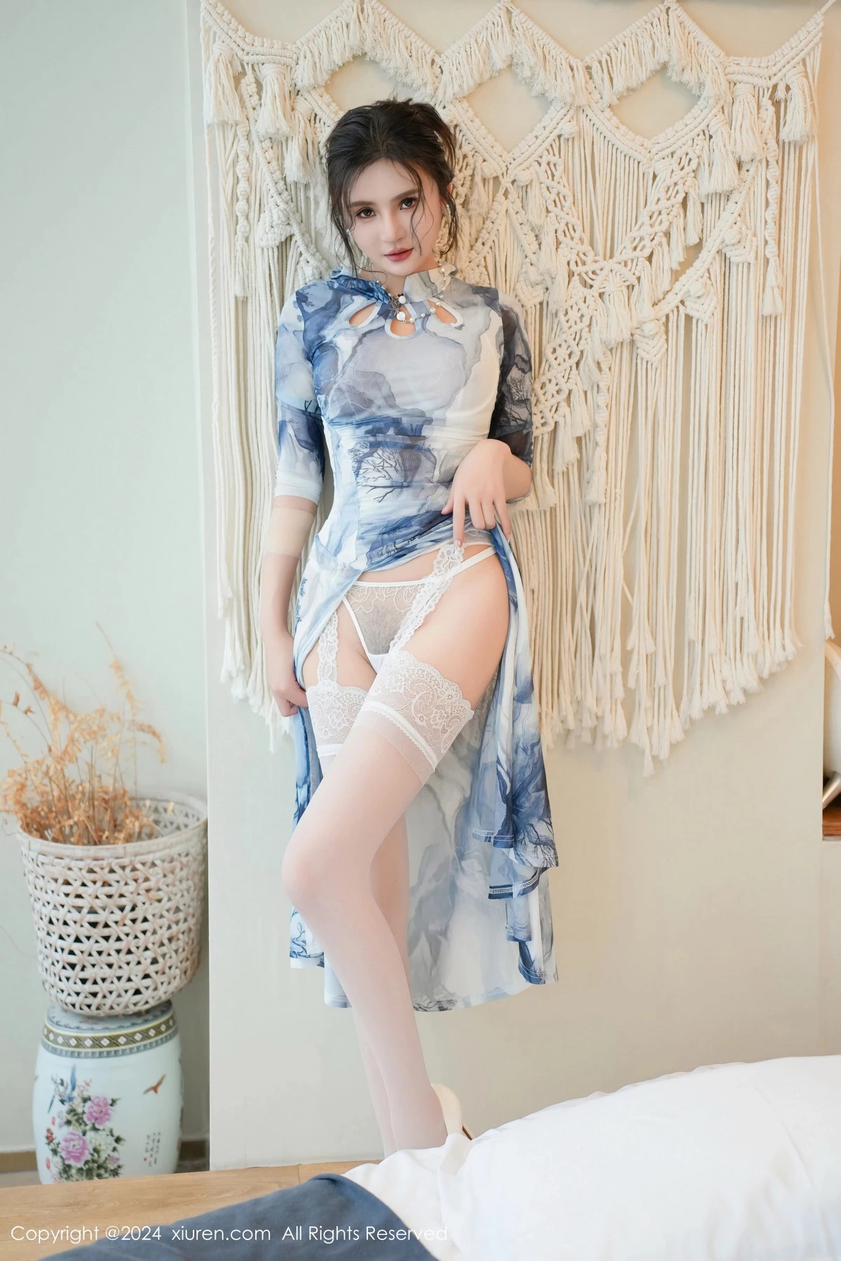 秀人集.com_[XiuRen秀人网]No.8587_模特Emily尹菲性感白色蕾丝内衣配白丝吊袜秀惹火身材诱惑写真117P