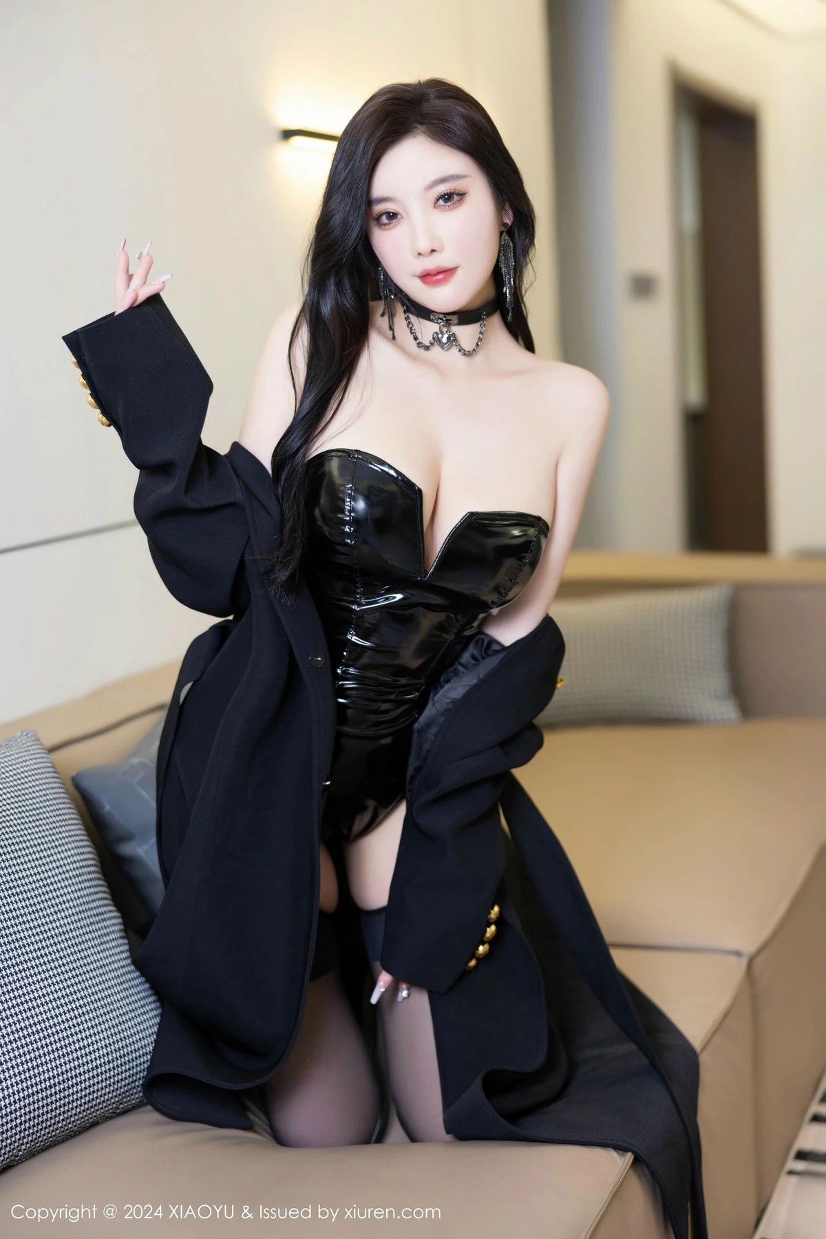 秀人集.com_[XiaoYu画语界]Vol.1241_女神杨晨晨Yome黑色外套露性感黑色皮质内衣秀丰腴身材诱惑写真85P