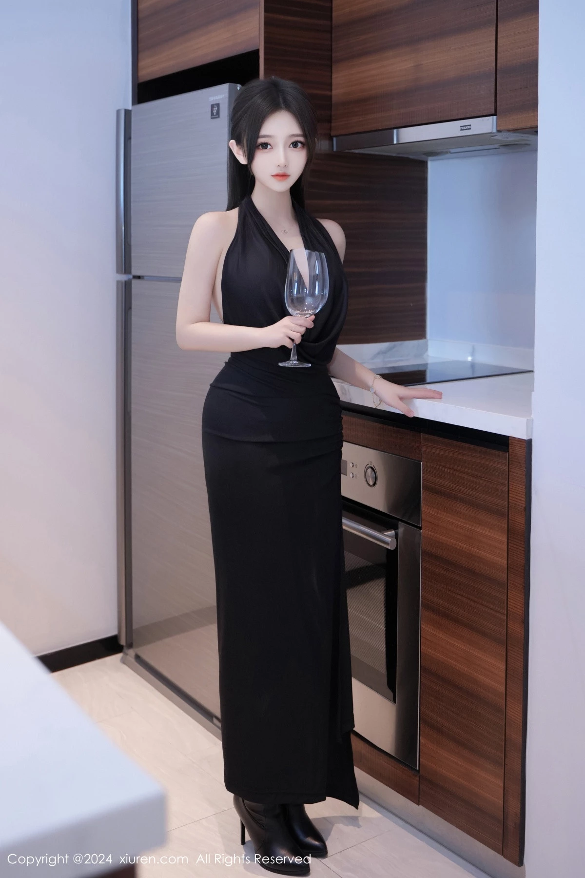 秀人集.com_[XiuRen秀人网]No.8623_模特奶茶味的包子性感黑色连衣长裙配黑皮靴秀丰腴身材诱惑写真62P